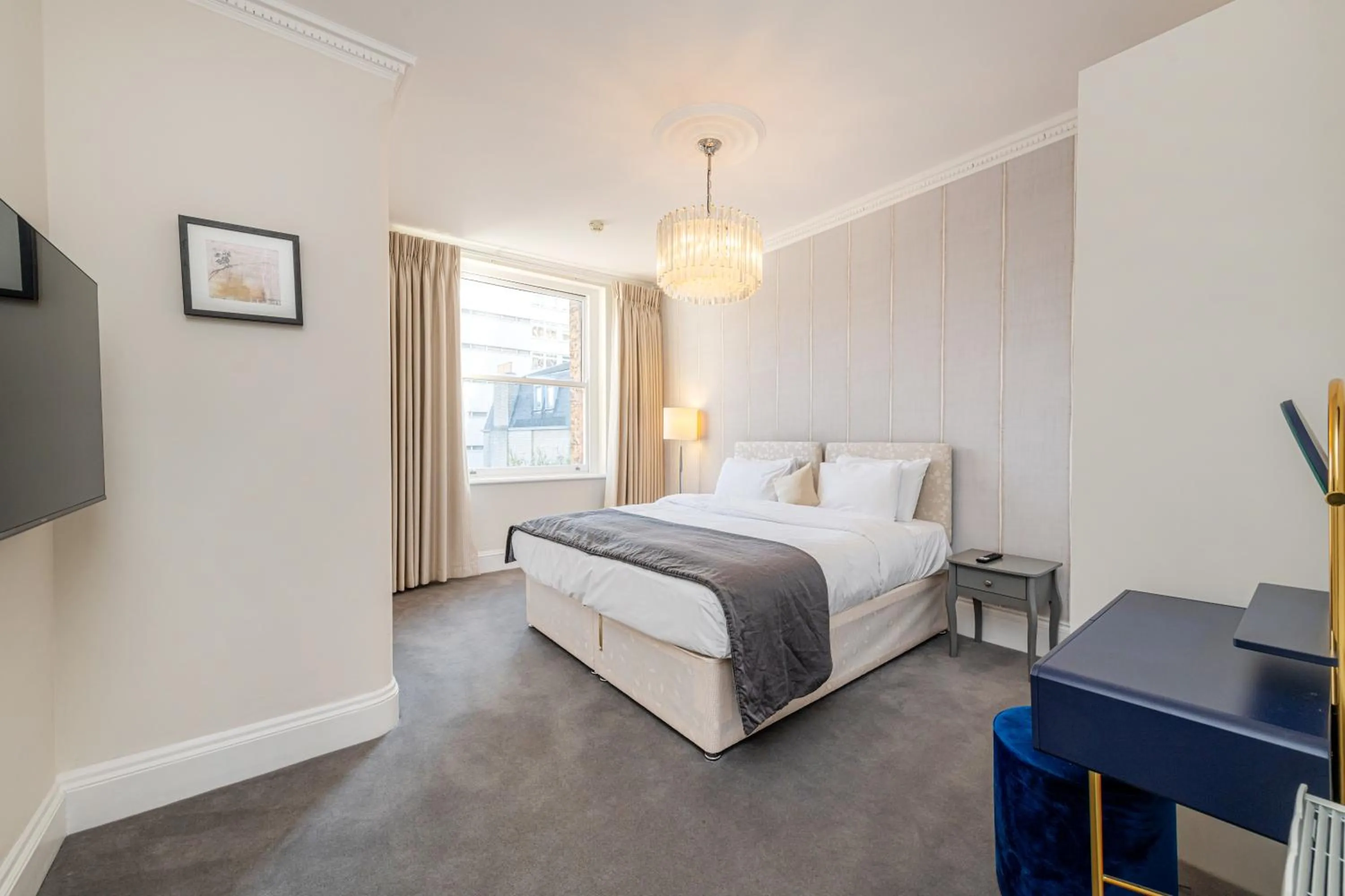 Bedroom, Bed in 20 Hertford Street - Mayfair Apartments