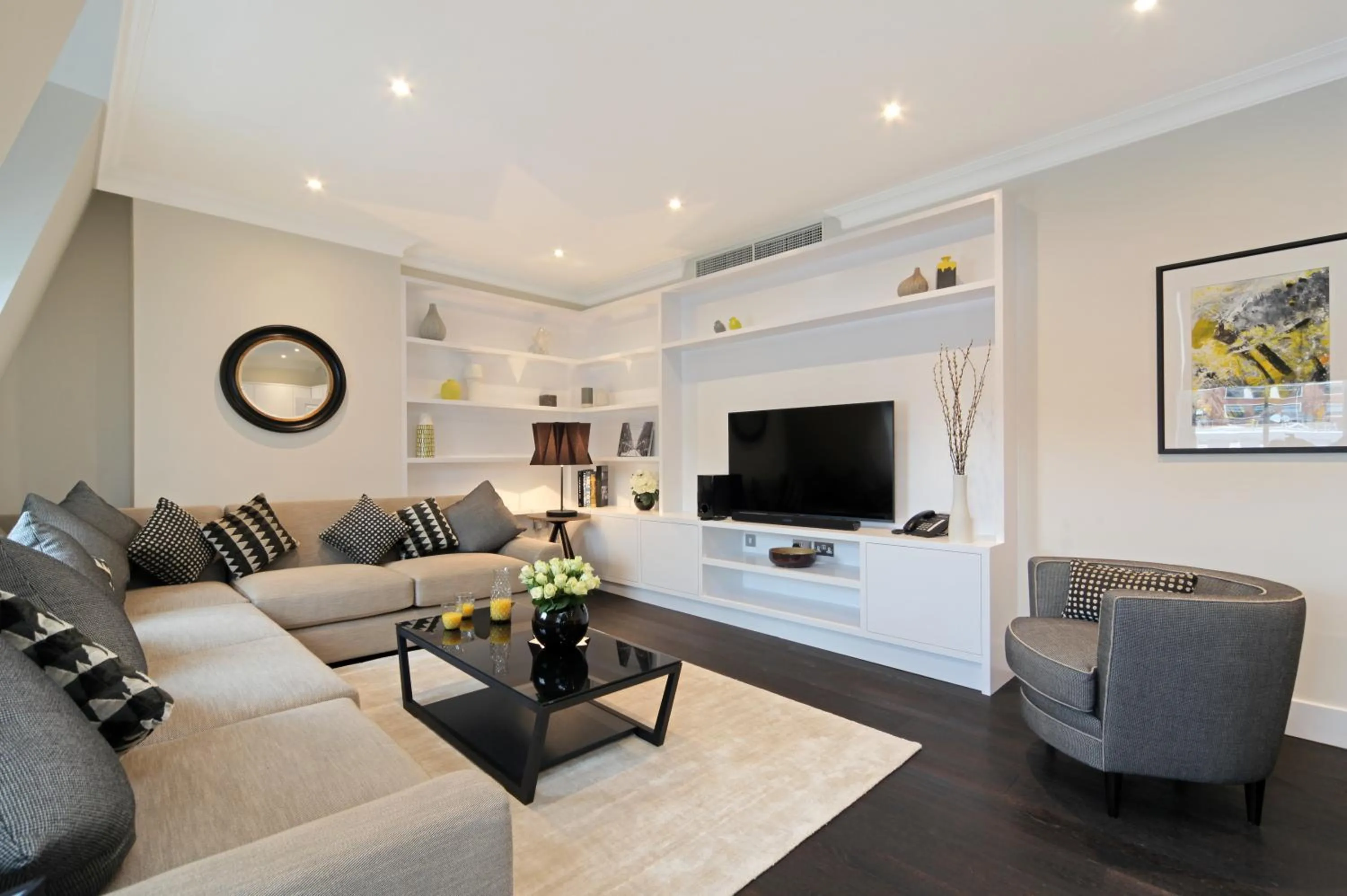 TV and multimedia in 20 Hertford Street - Mayfair Apartments