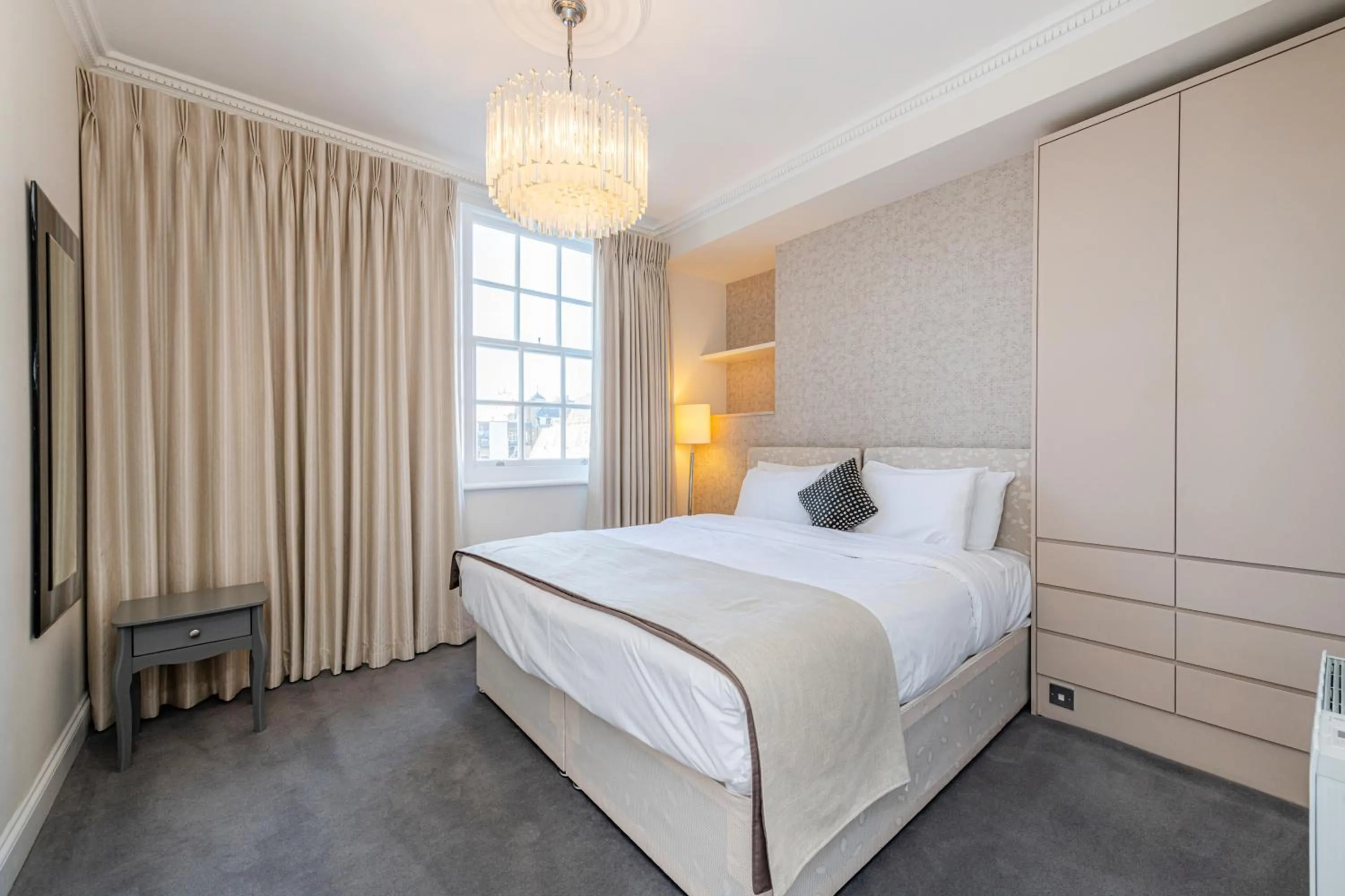 Bedroom, Bed in 20 Hertford Street - Mayfair Apartments