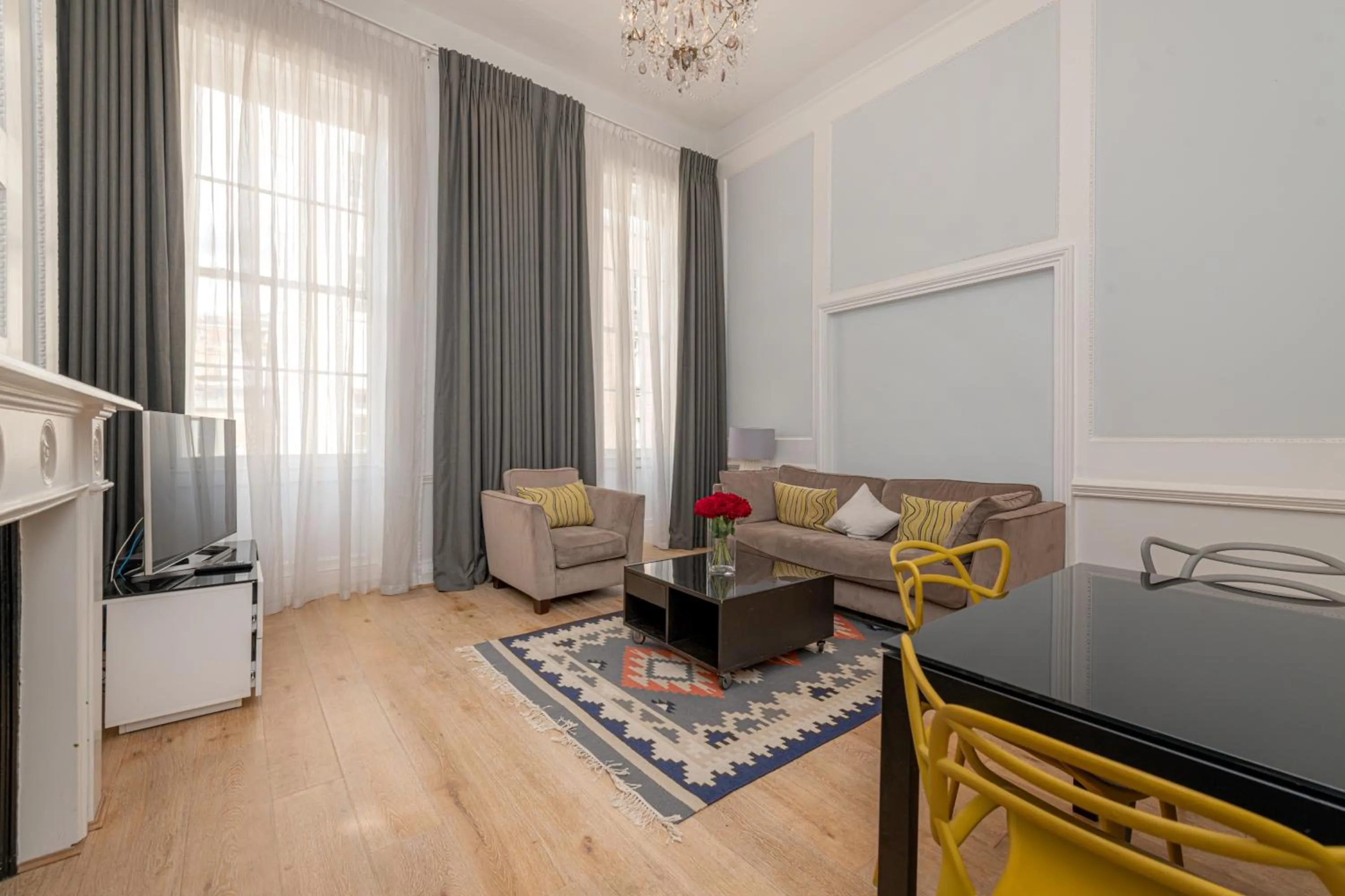 Living room in 17 Hertford Street