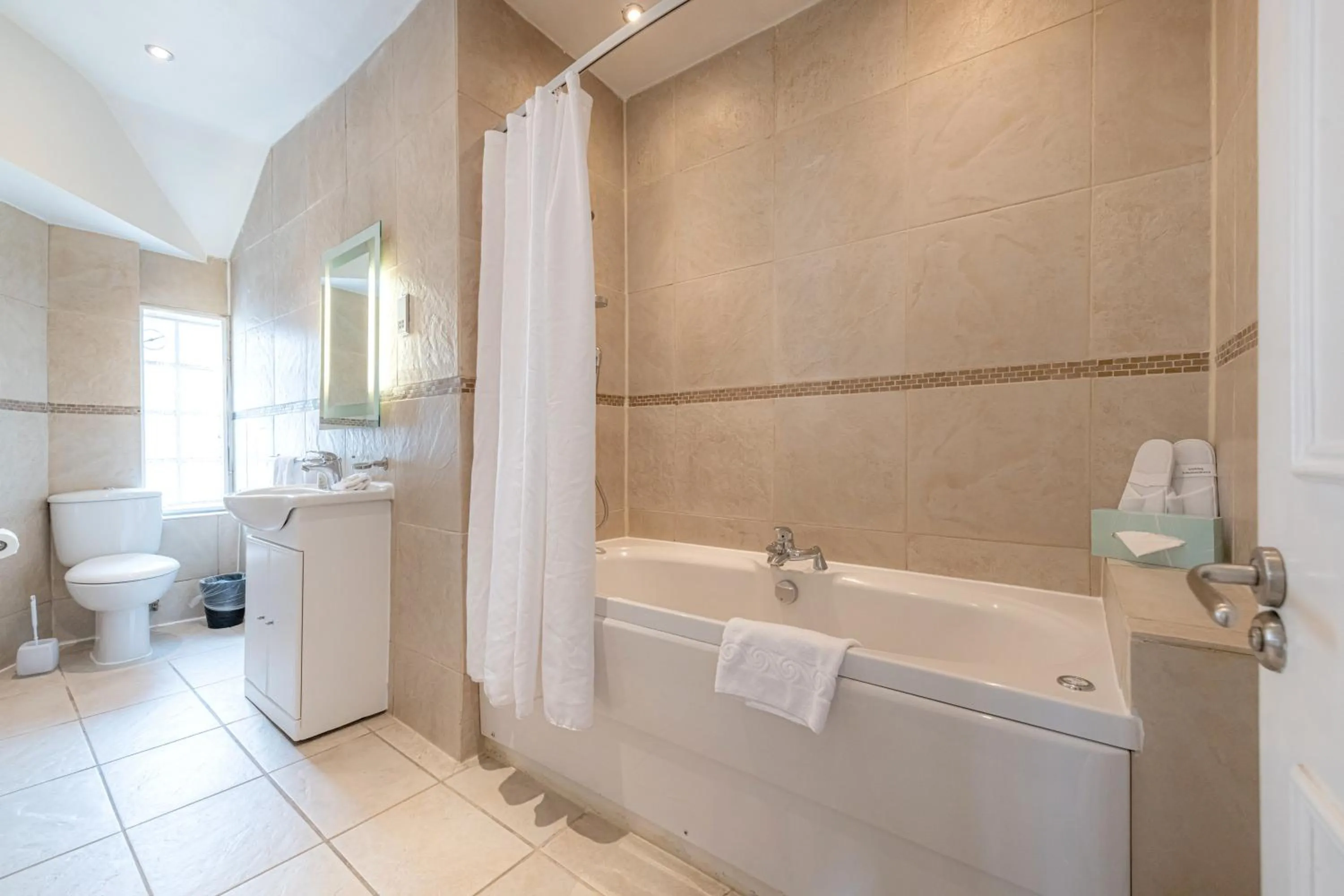 Toilet in 17 Hertford Street