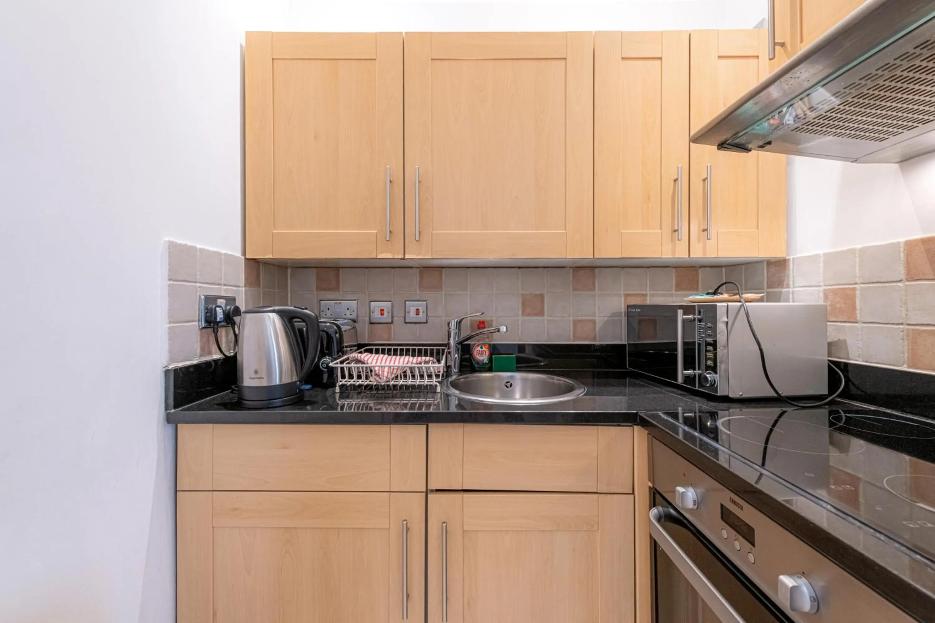 Kitchen or kitchenette in 17 Hertford Street
