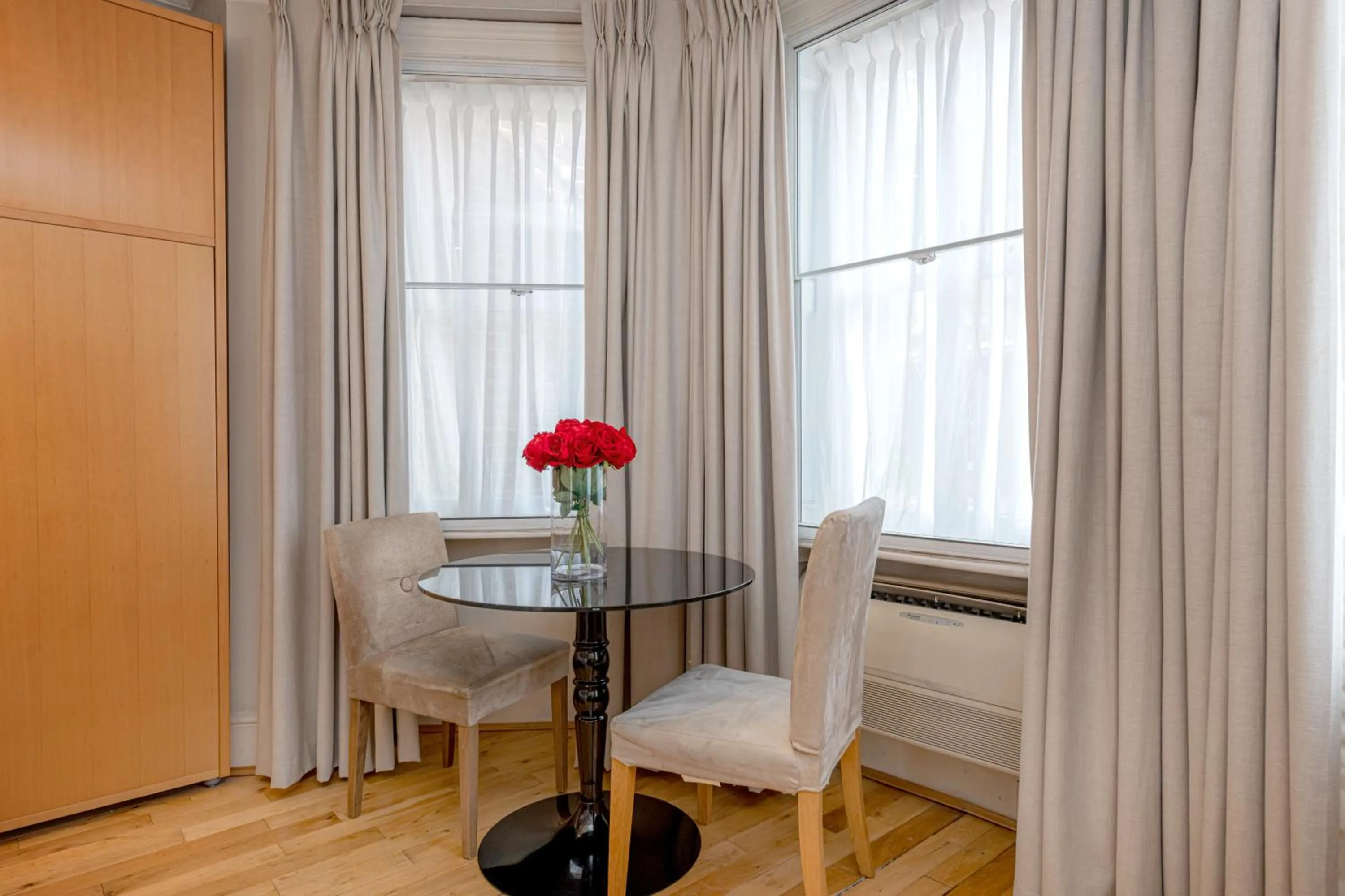 Dining area in 17 Hertford Street
