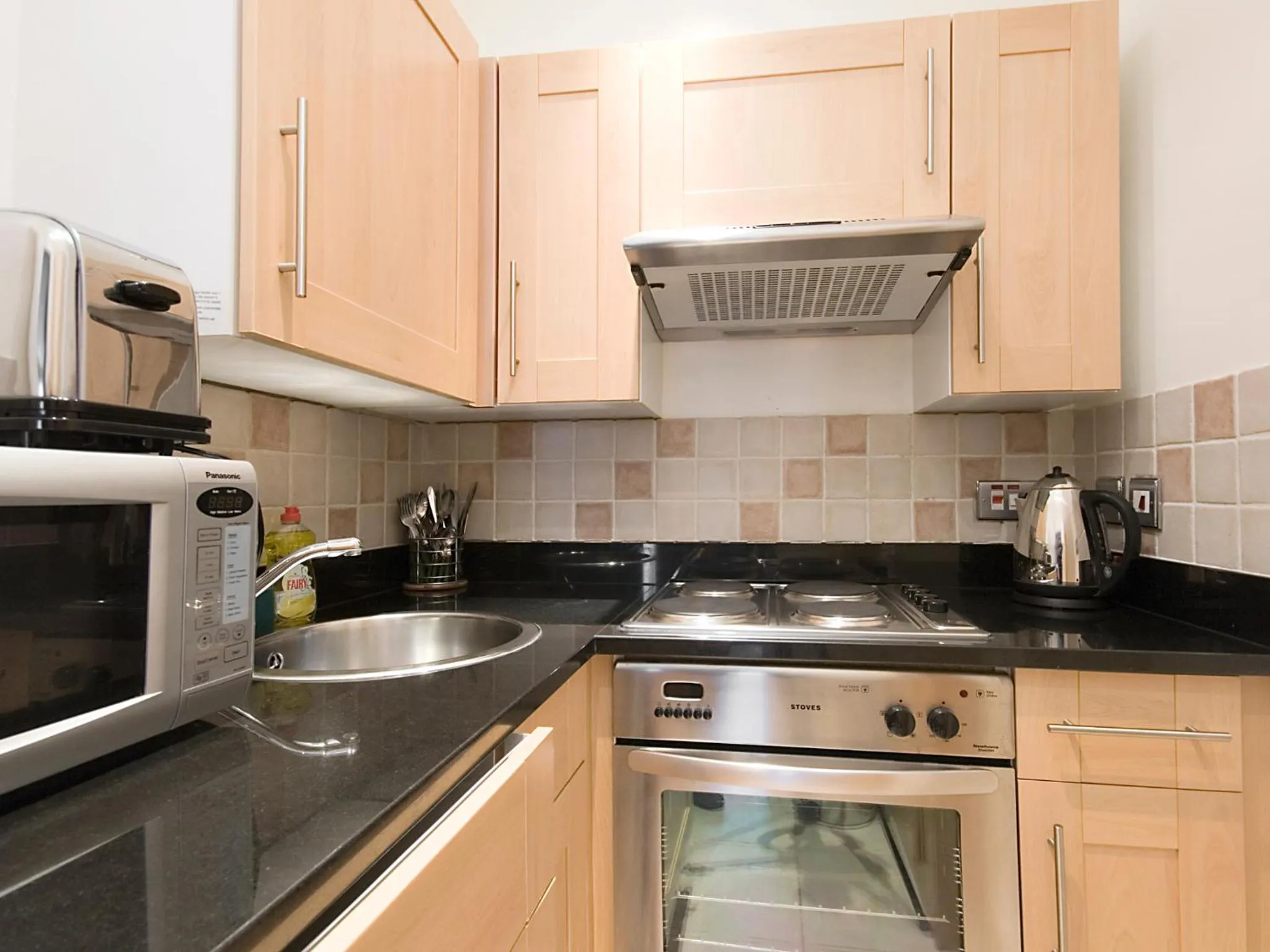 Kitchen or kitchenette in 17 Hertford Street