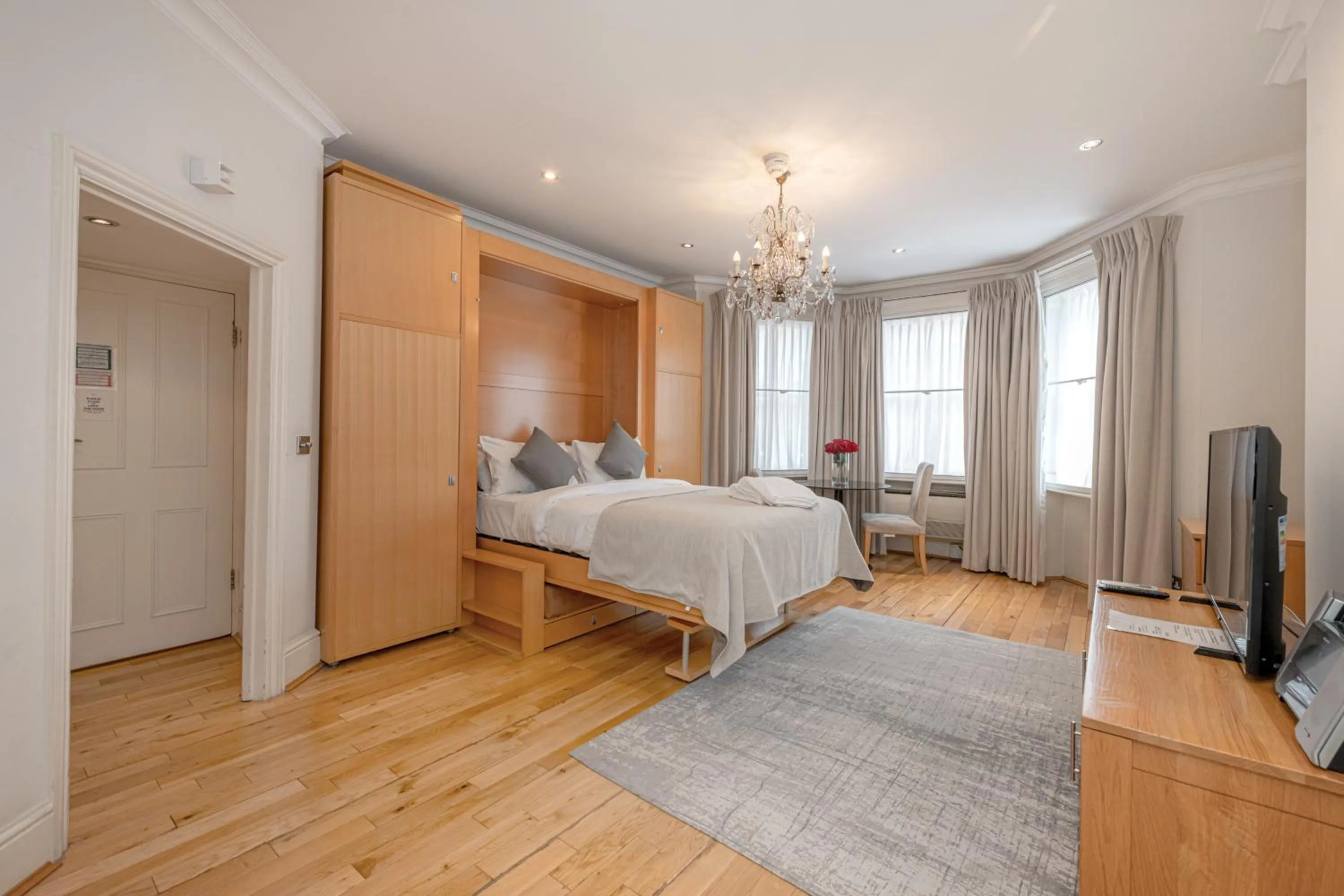 Bed in 17 Hertford Street