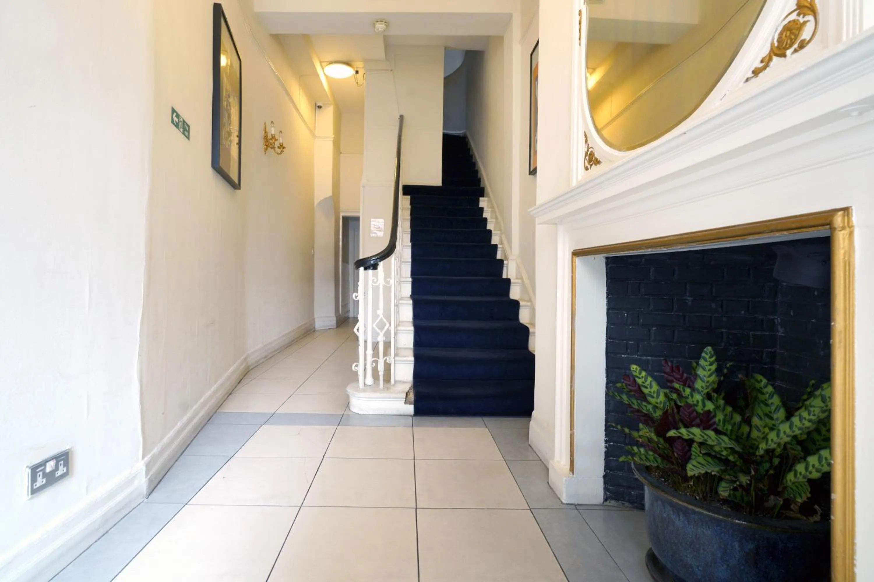 Lobby or reception in 17 Hertford Street