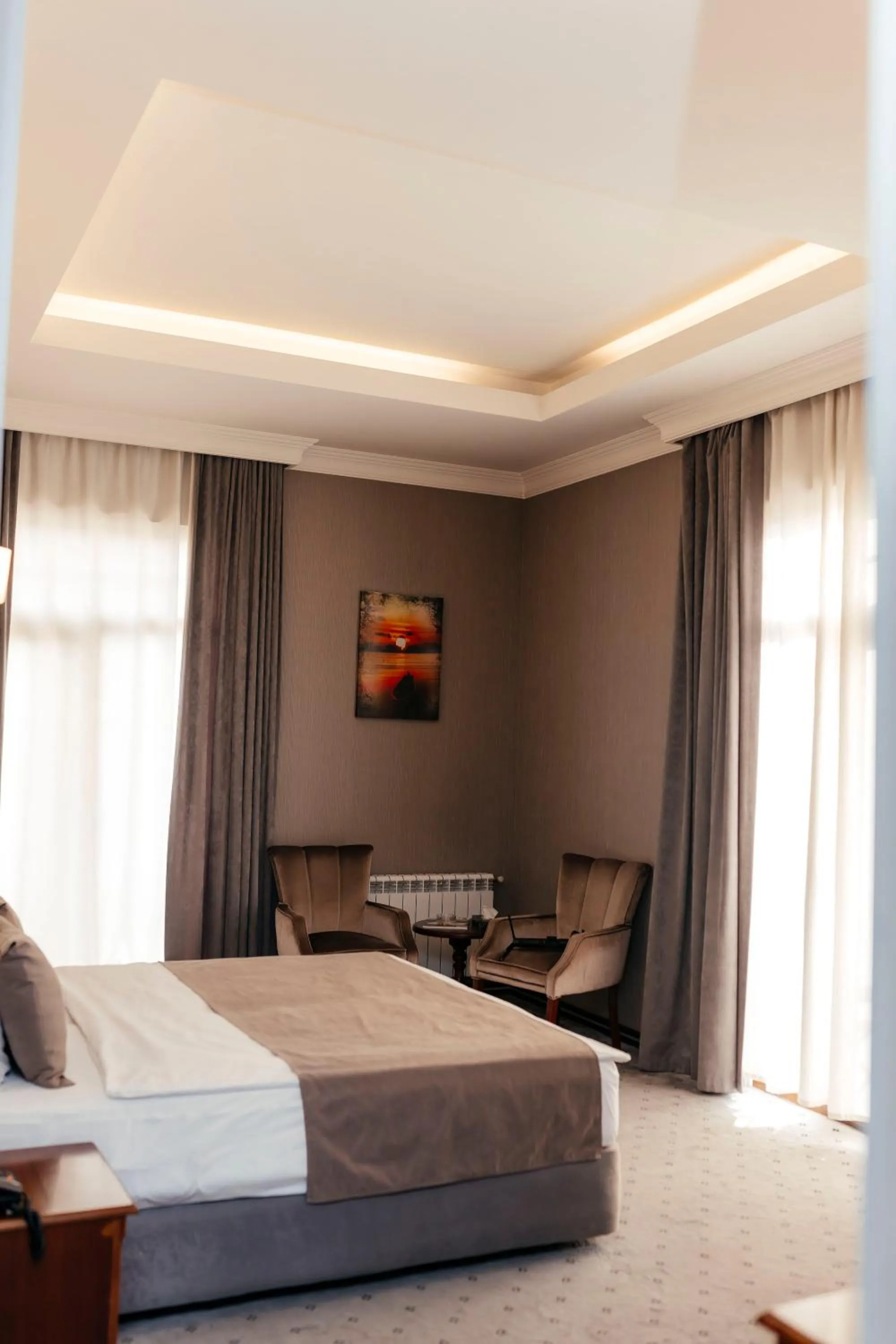 Balcony/Terrace, Bed in Capitol Hotel