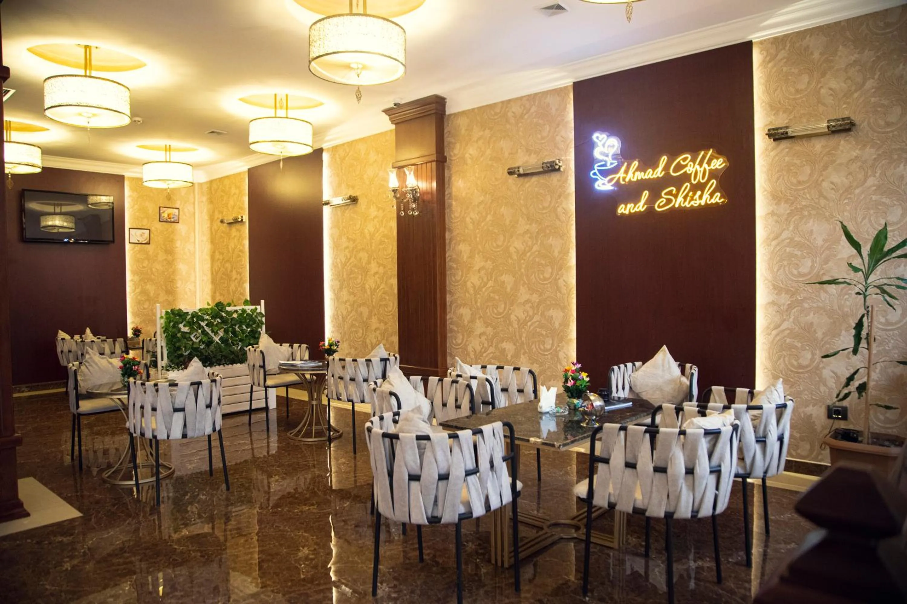 Restaurant/places to eat in Capitol Hotel