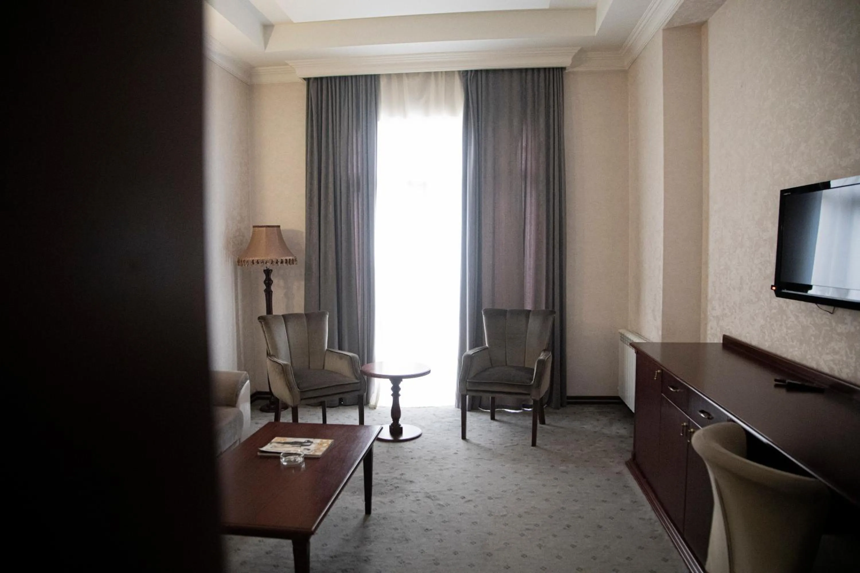 Communal lounge/ TV room in Capitol Hotel