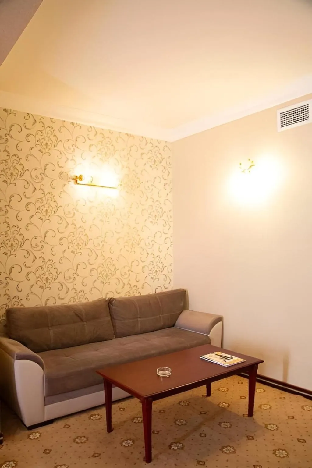 Seating area in Capitol Hotel