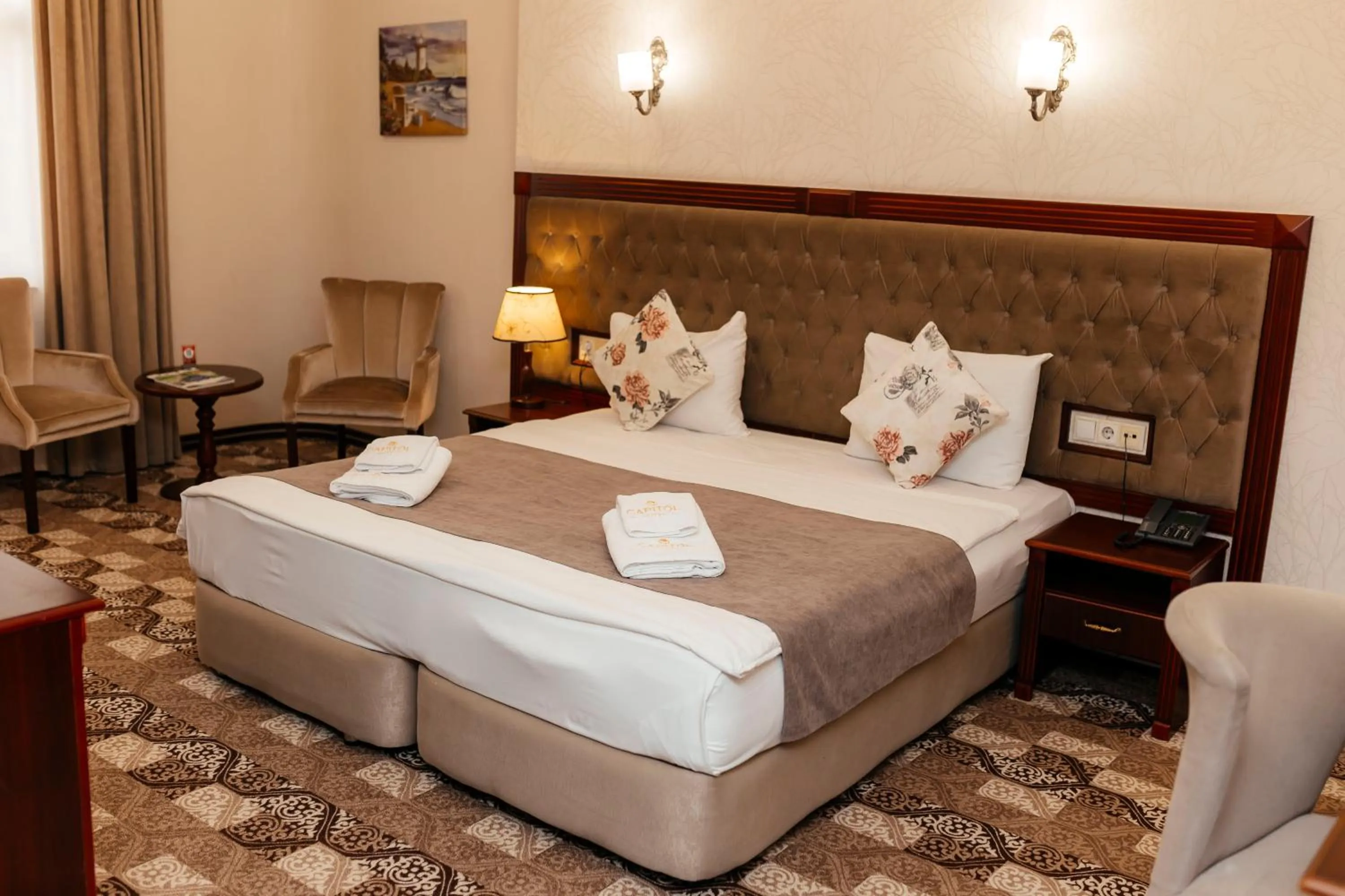 View (from property/room), Bed in Capitol Hotel