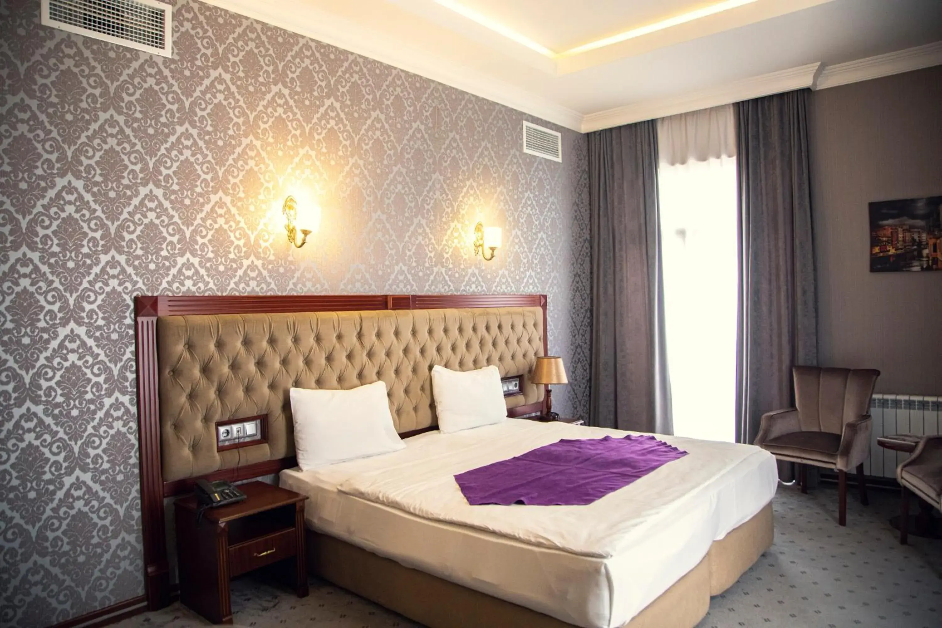 Bed in Capitol Hotel Bed in Capitol Hotel