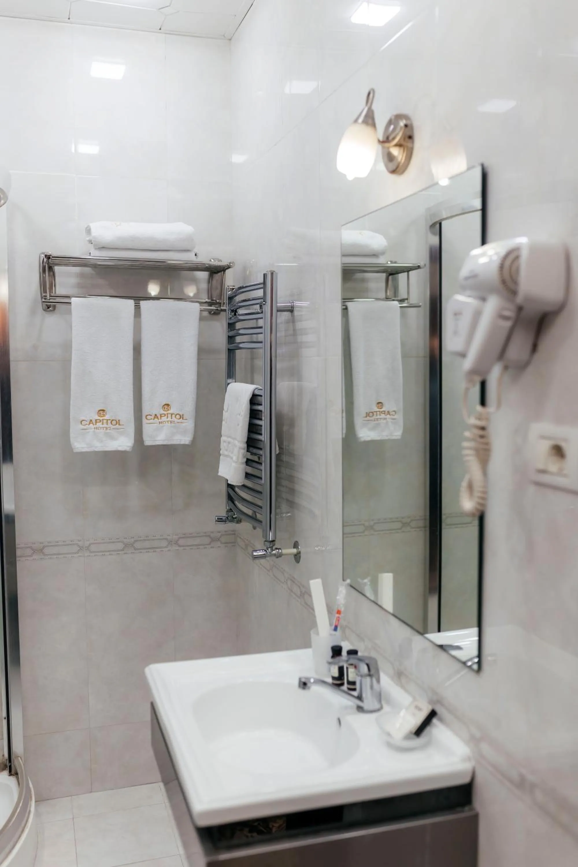 Bathroom in Capitol Hotel