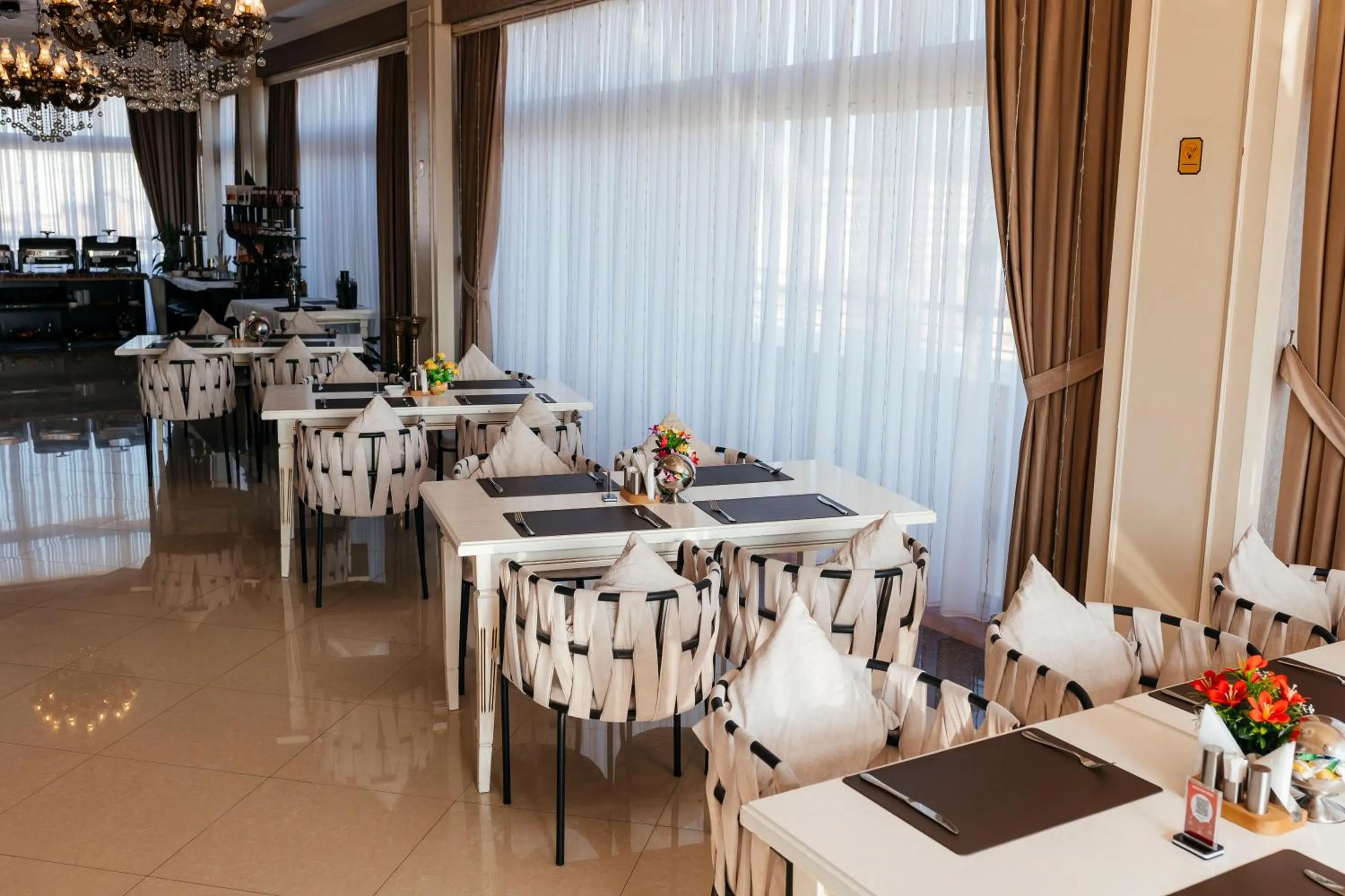 Restaurant/places to eat in Capitol Hotel