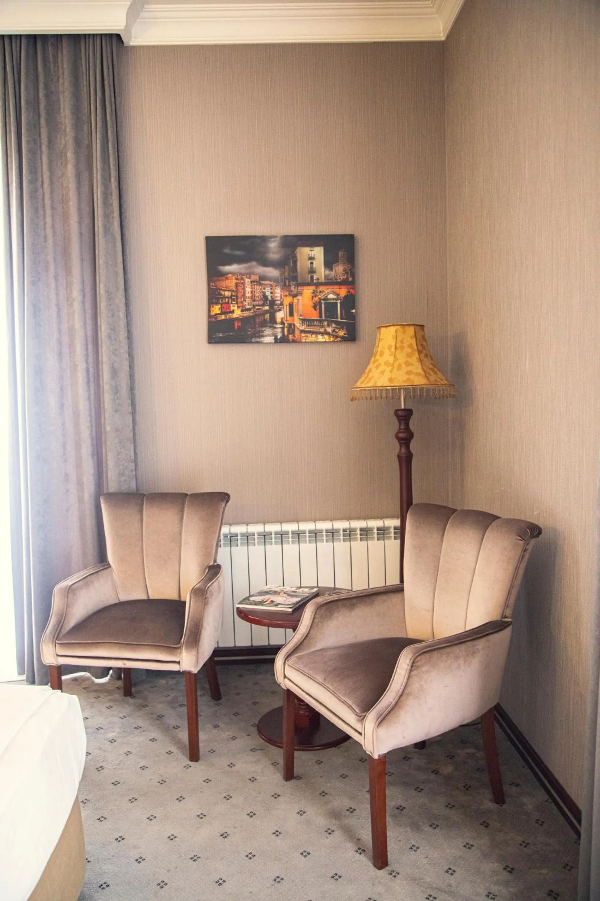 Seating area in Capitol Hotel