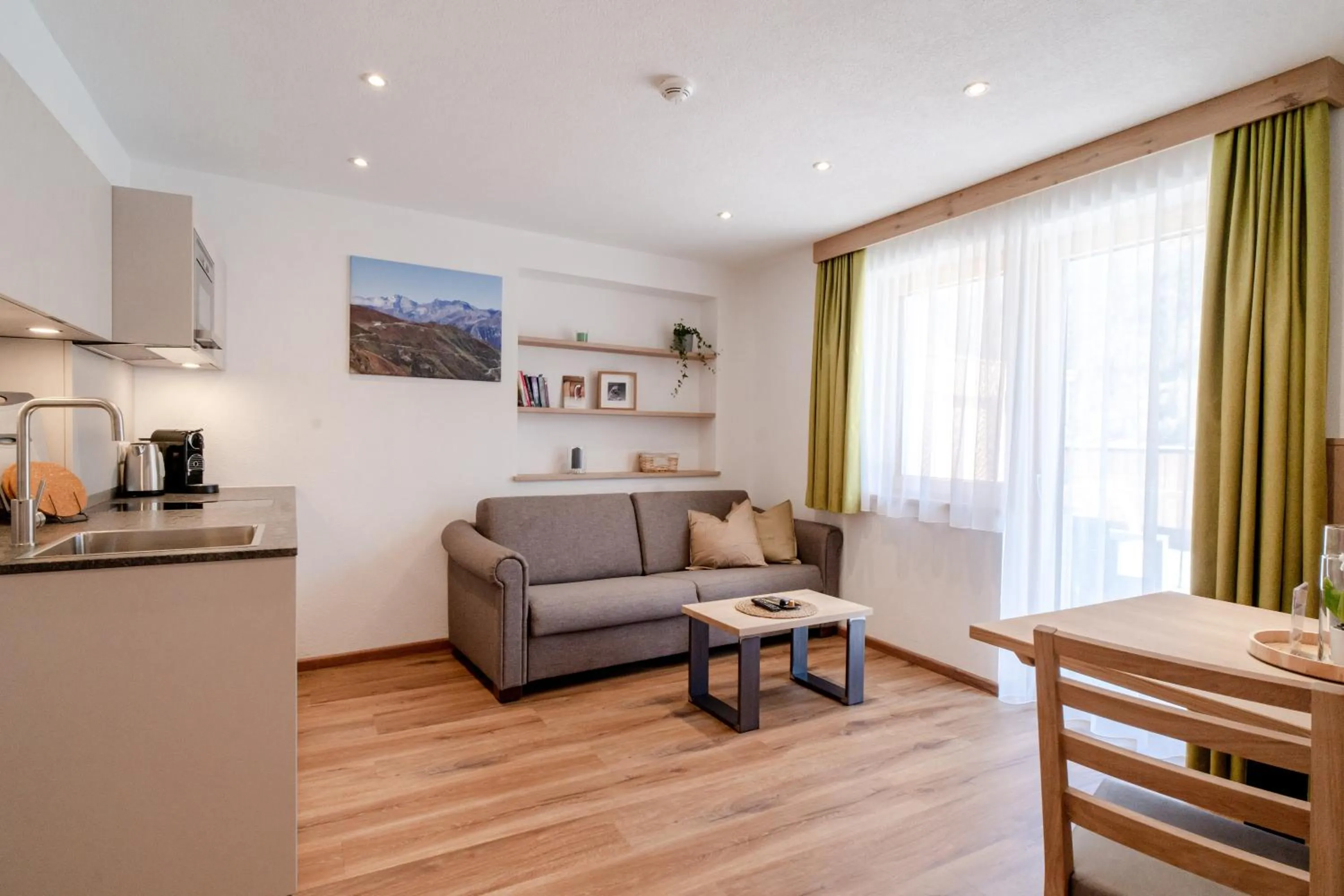 Kitchen or kitchenette in Alpen Gasthof Apartments Hohe Burg