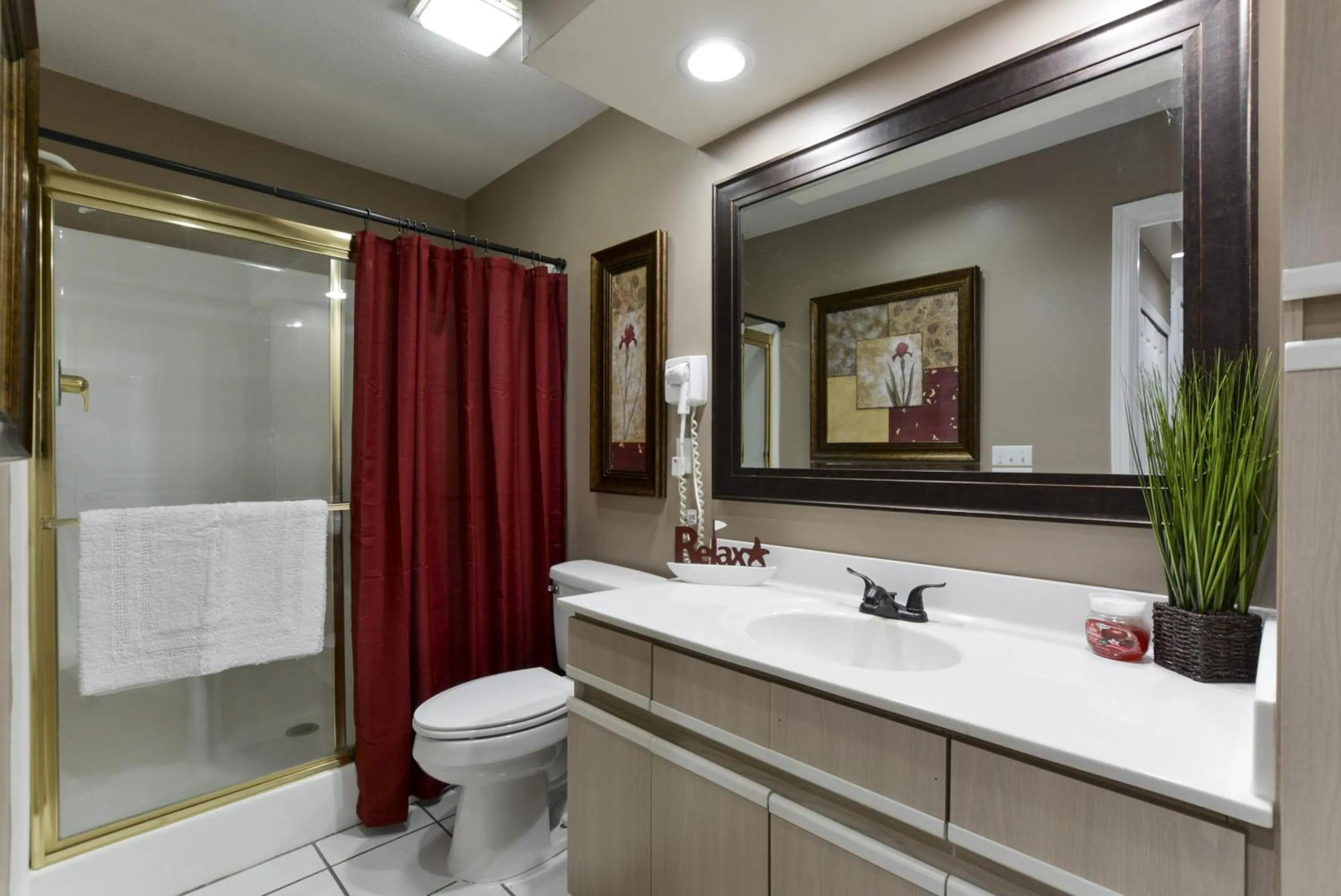 Bathroom in Little House On The Fairway- Luxury Golf Condo -updated - 2min Off Strip!!
