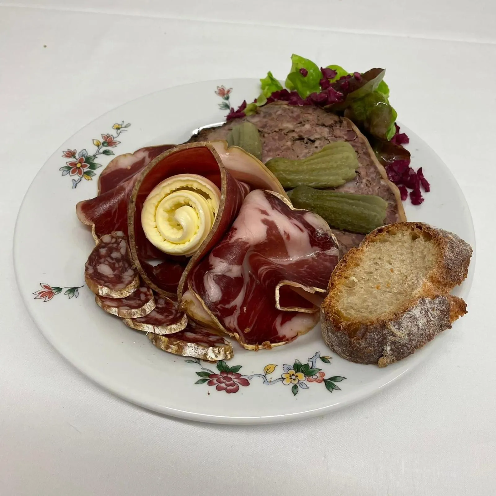 Restaurant/places to eat in Hôtel Restaurant Le Grillon