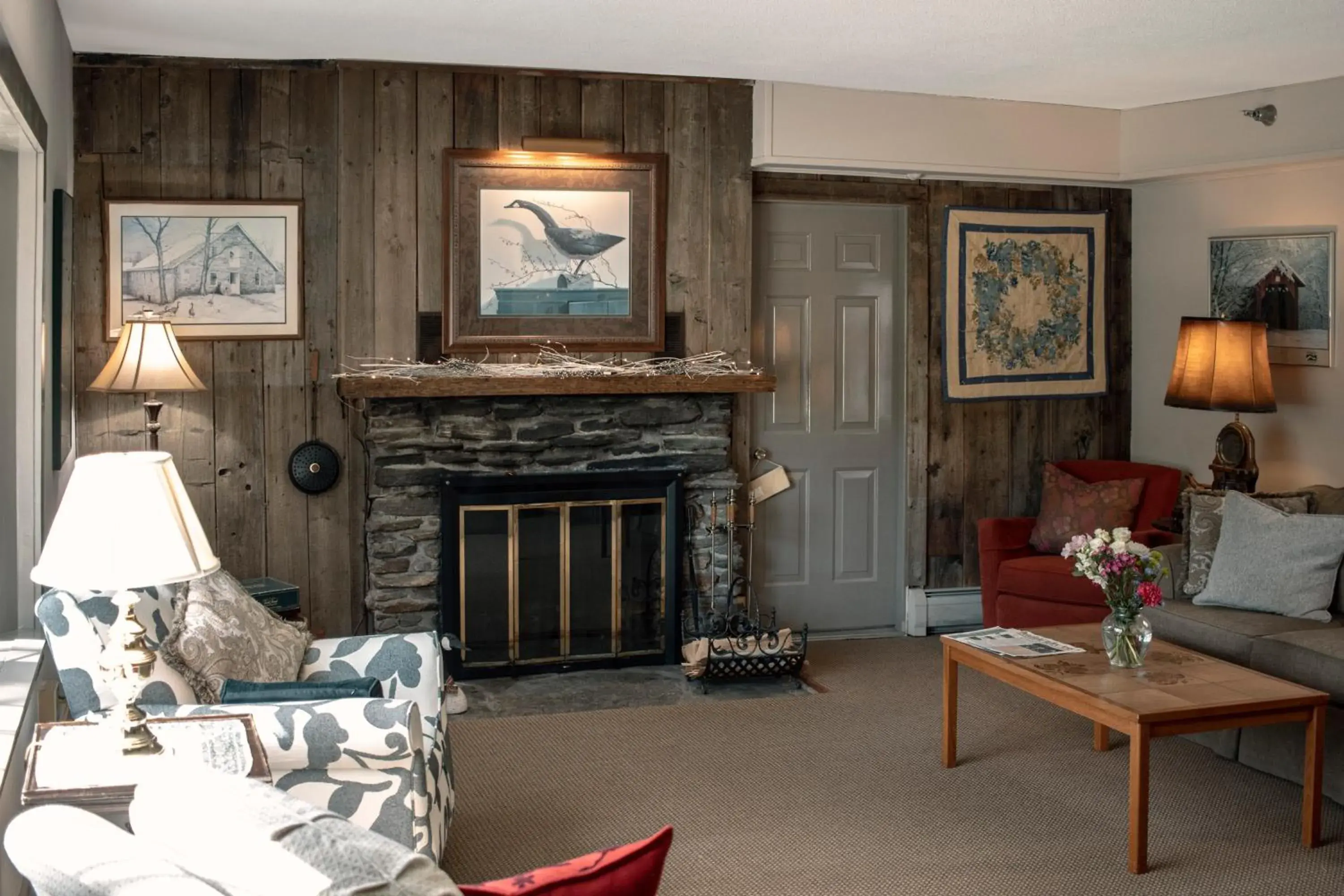 Living room in Deerfield Valley Inn - Mt Snow Living room in Deerfield Valley Inn - Mt Snow