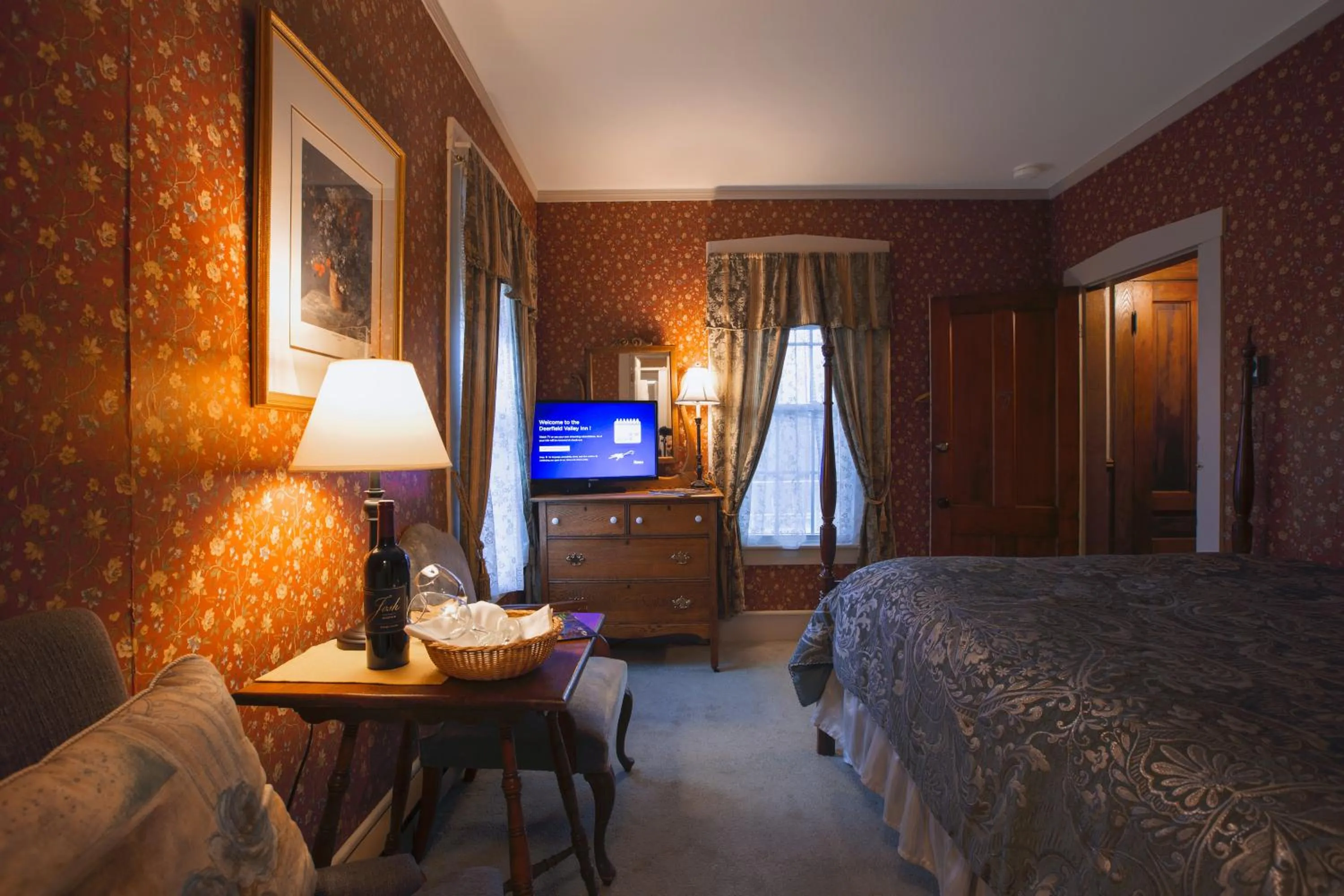 Bed in Deerfield Valley Inn - Mt Snow