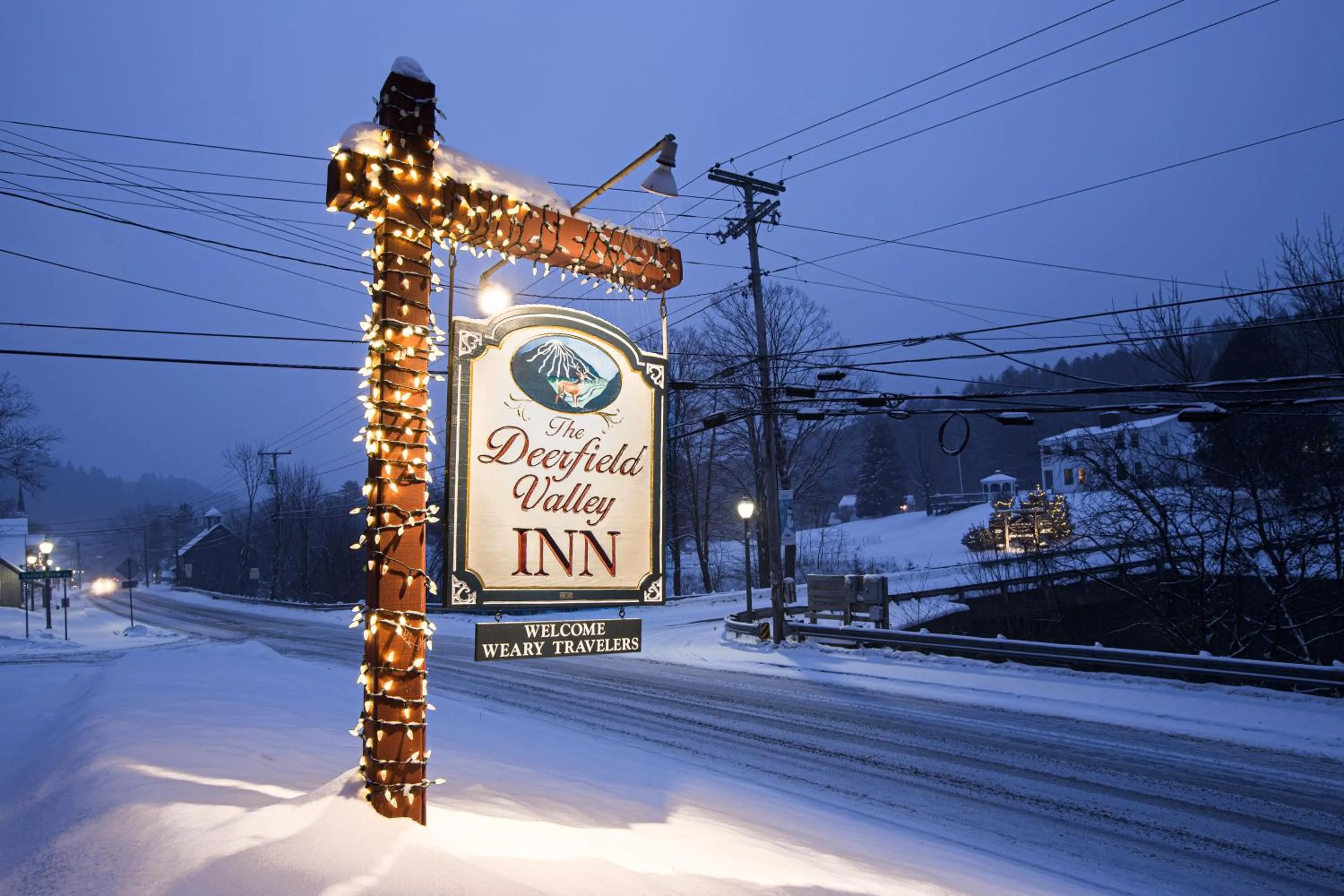 Logo/Certificate/Sign in Deerfield Valley Inn - Mt Snow