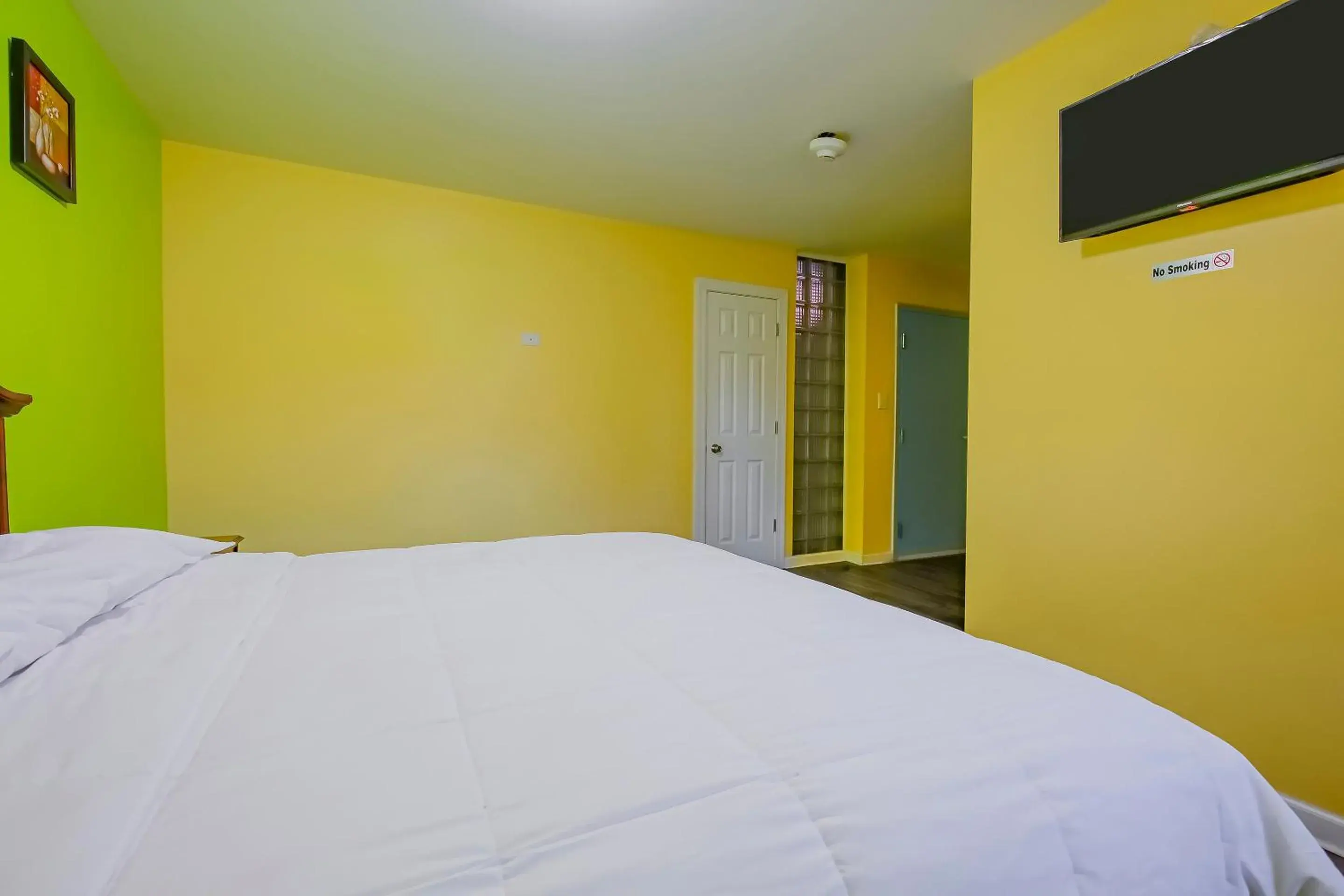 Bedroom, Bed in Hotel O Markham IL near Harvey/Tinley Park Bedroom, Bed in Hotel O Markham IL near Harvey/Tinley Park