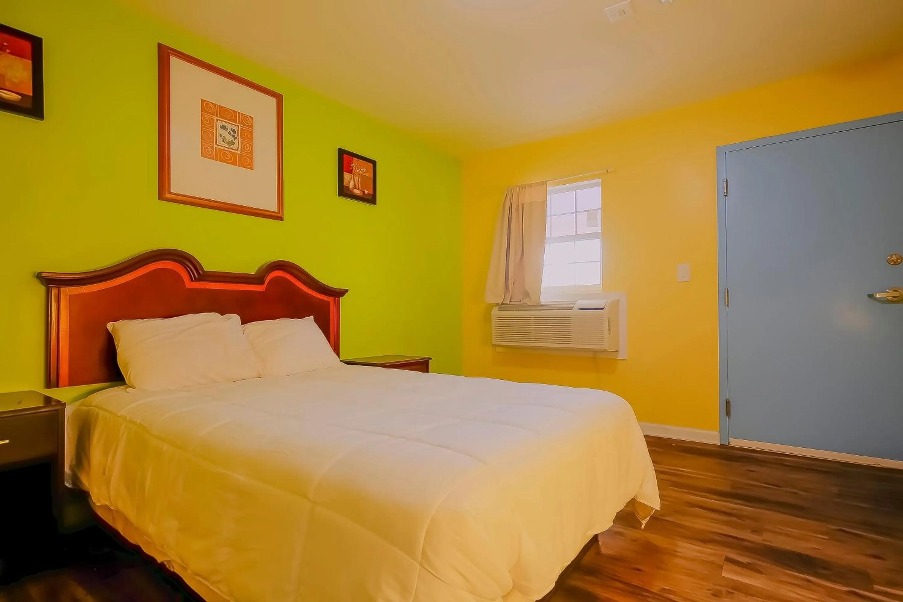 Bedroom, Bed in Hotel O Markham IL near Harvey/Tinley Park