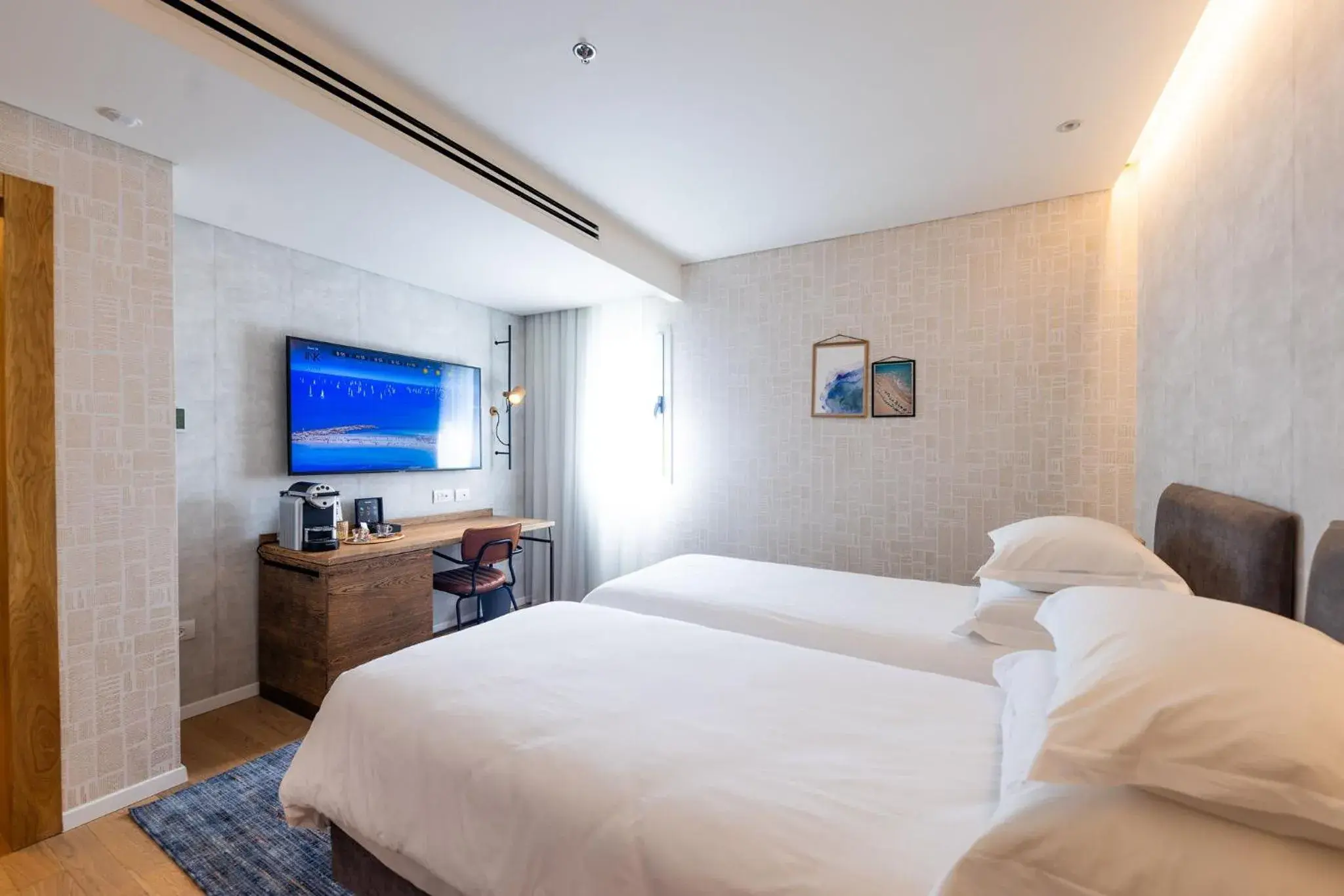 Superior Twin Room in Ink Hotel Tel Aviv with a bunker shelter room Superior Twin Room in Ink Hotel Tel Aviv with a bunker shelter room