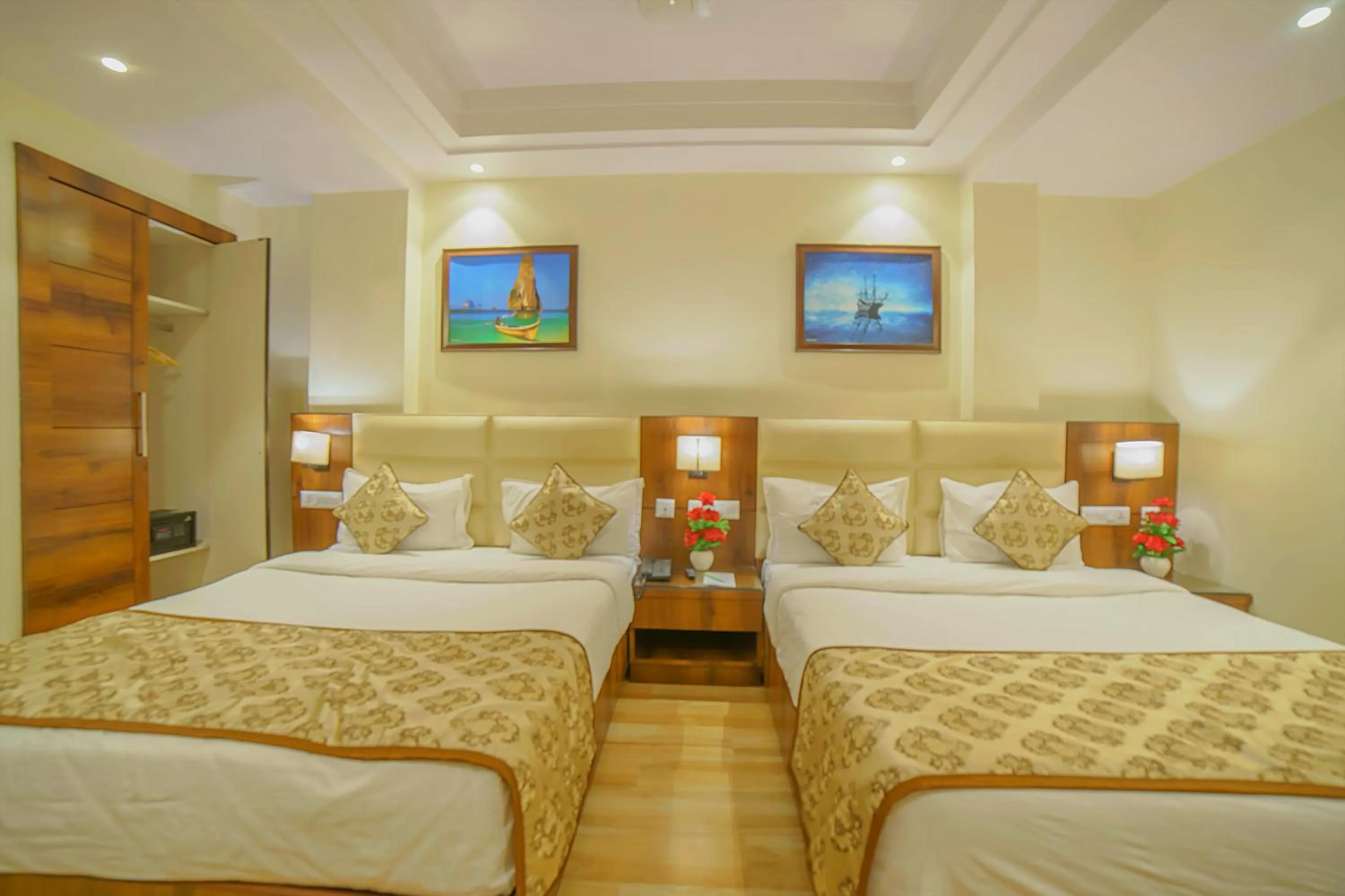Bed in Hotel Hira Inn-10mins From Railway Station & Bus Station