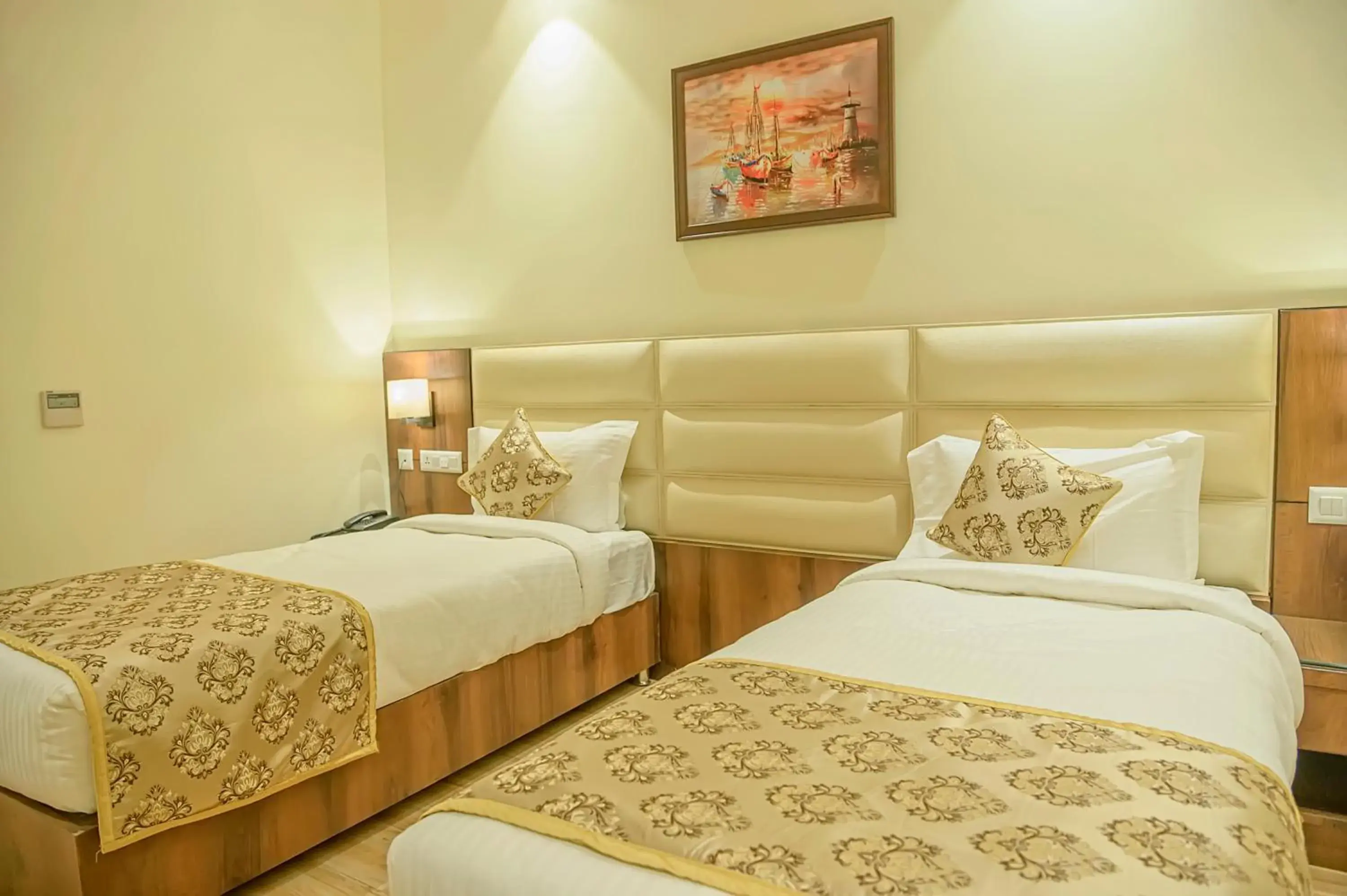 Superior Double or Twin Room - single occupancy in Hotel Hira Inn-10mins From Railway Station & Bus Station Superior Double or Twin Room - single occupancy in Hotel Hira Inn-10mins From Railway Station & Bus Station