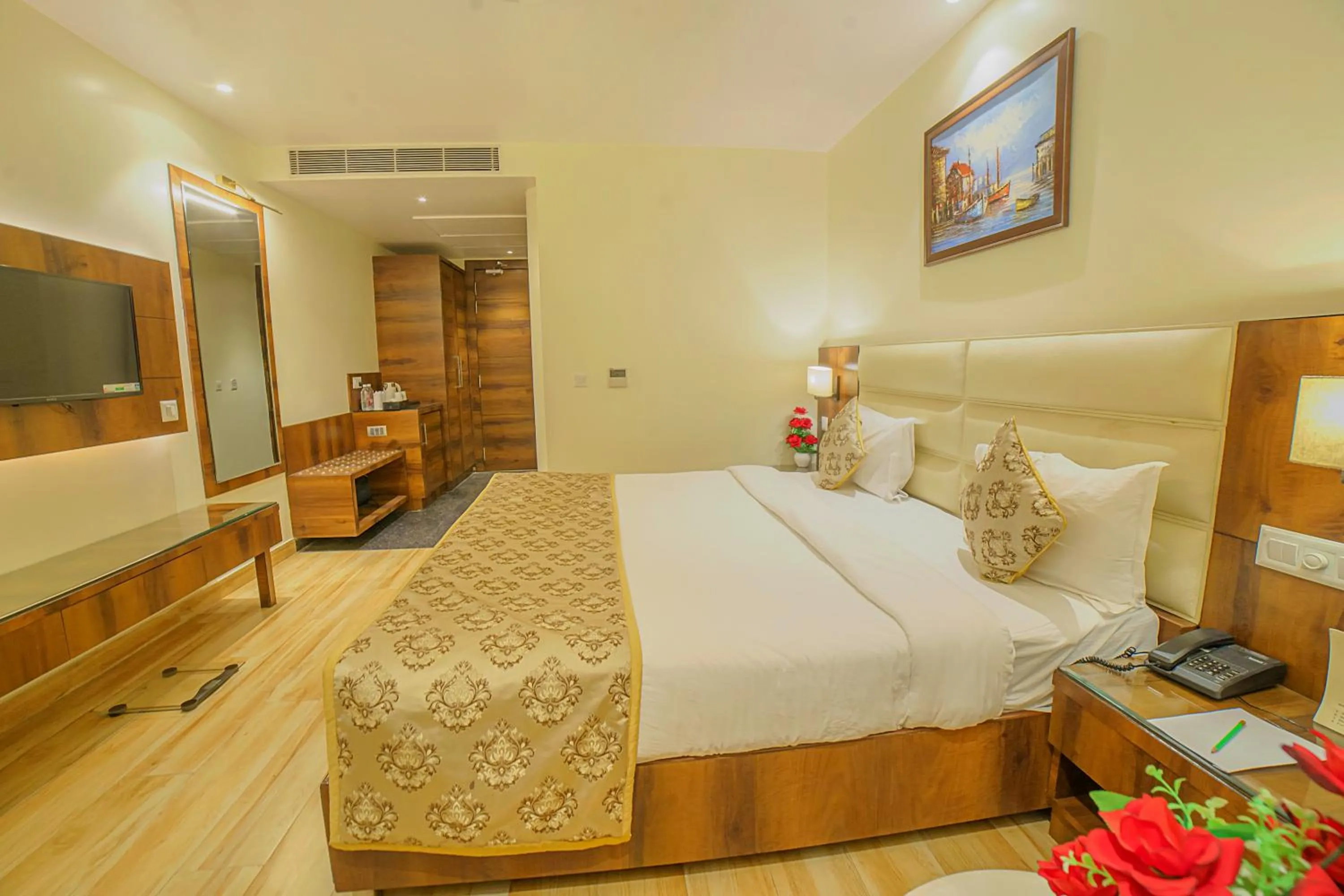 Bed in Hotel Hira Inn-10mins From Railway Station & Bus Station