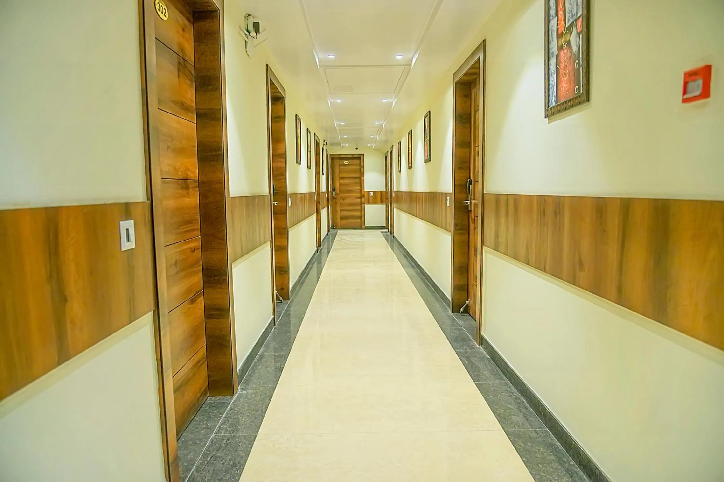 Lobby or reception in Hotel Hira Inn-10mins From Railway Station & Bus Station