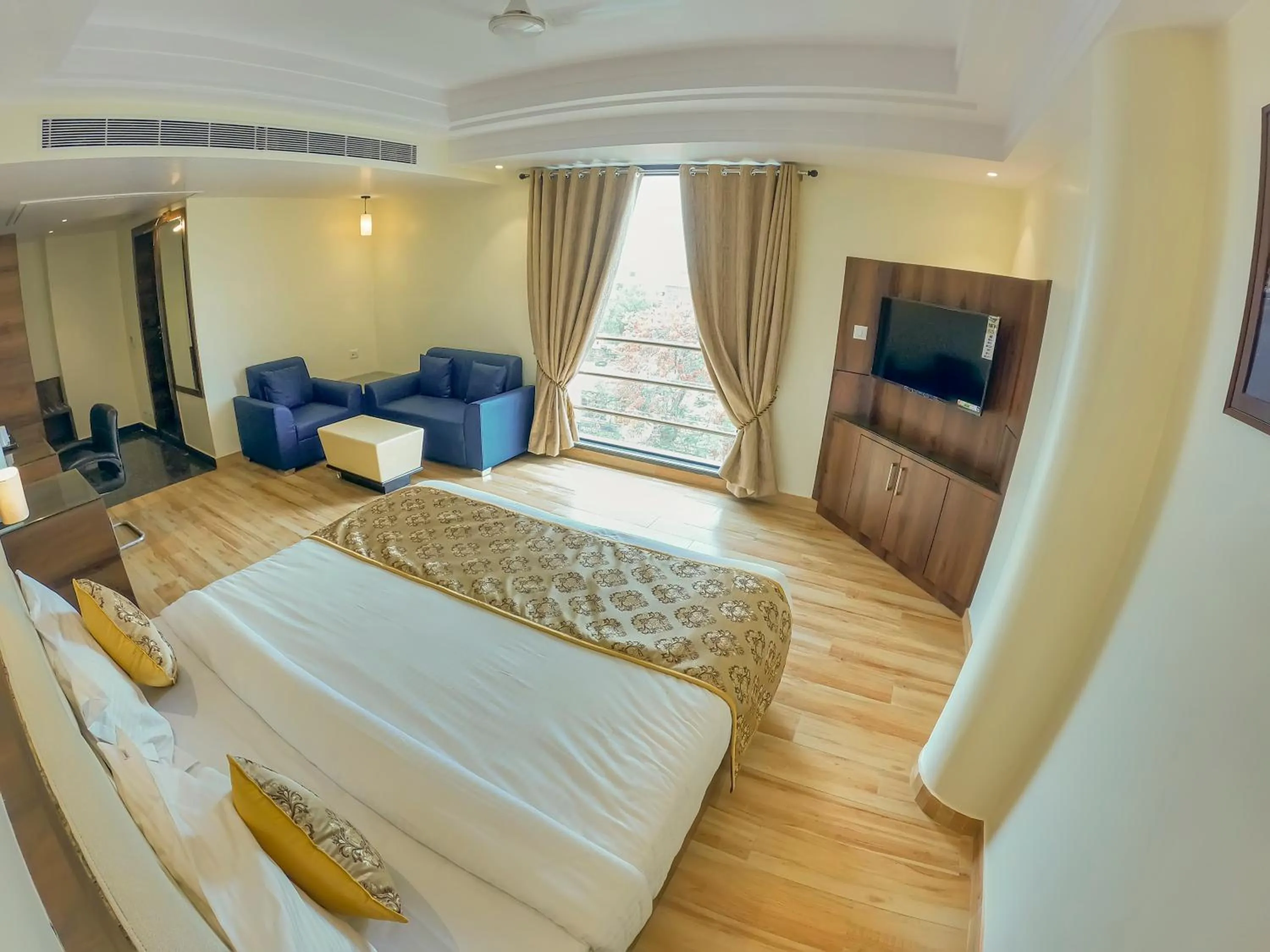 Photo of the whole room, Bed in Hotel Hira Inn-10mins From Railway Station & Bus Station