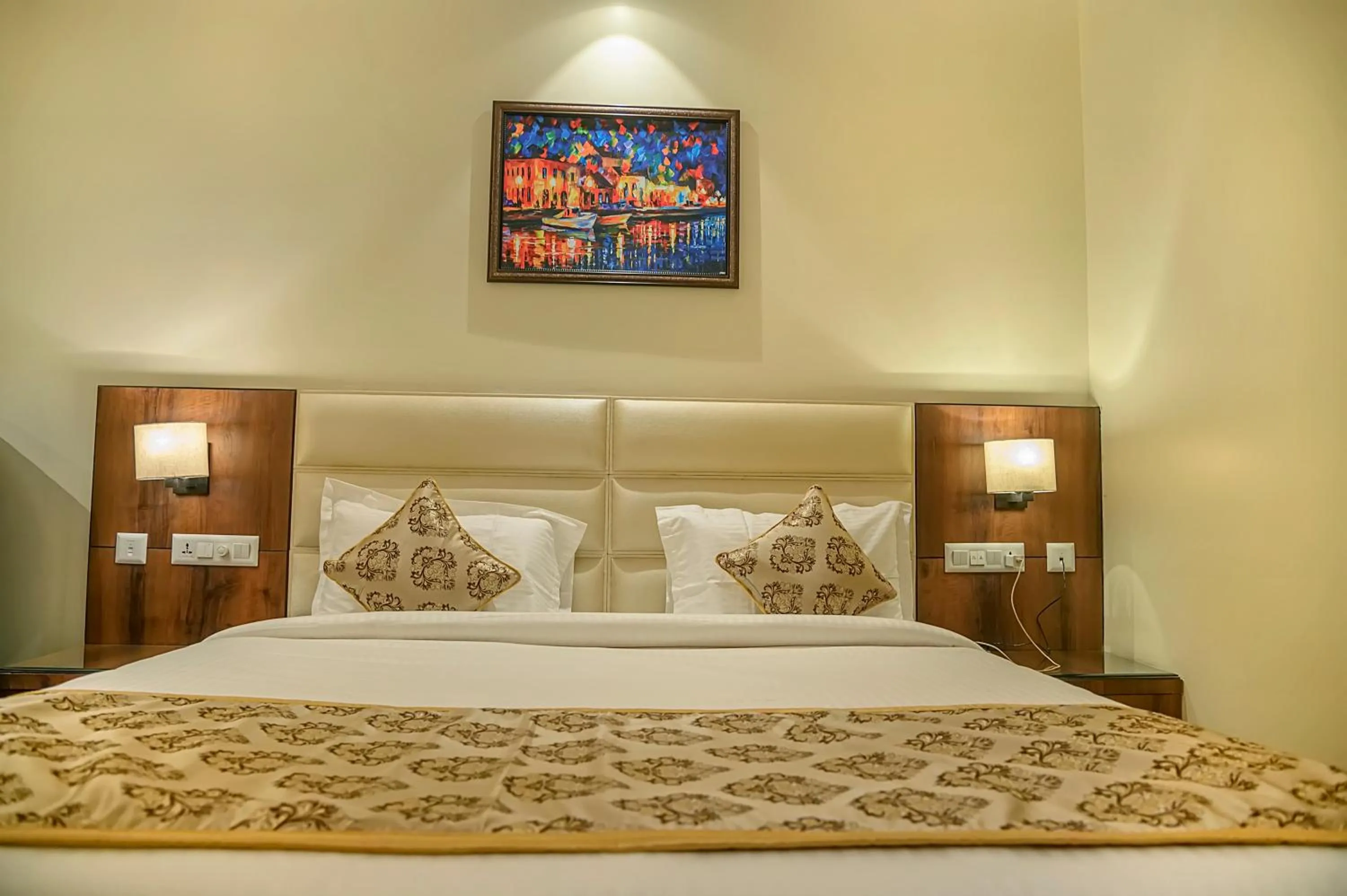 Bedroom, Bed in Hotel Hira Inn-10mins From Railway Station & Bus Station