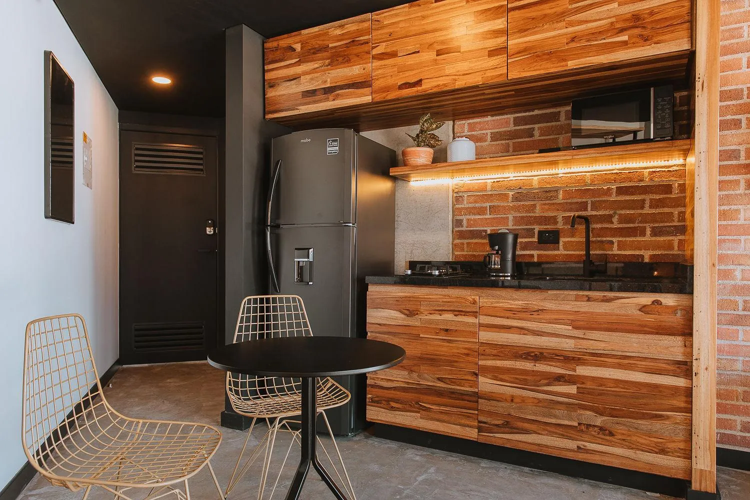 Kitchen or kitchenette in Hotel 3450 Living Lofts