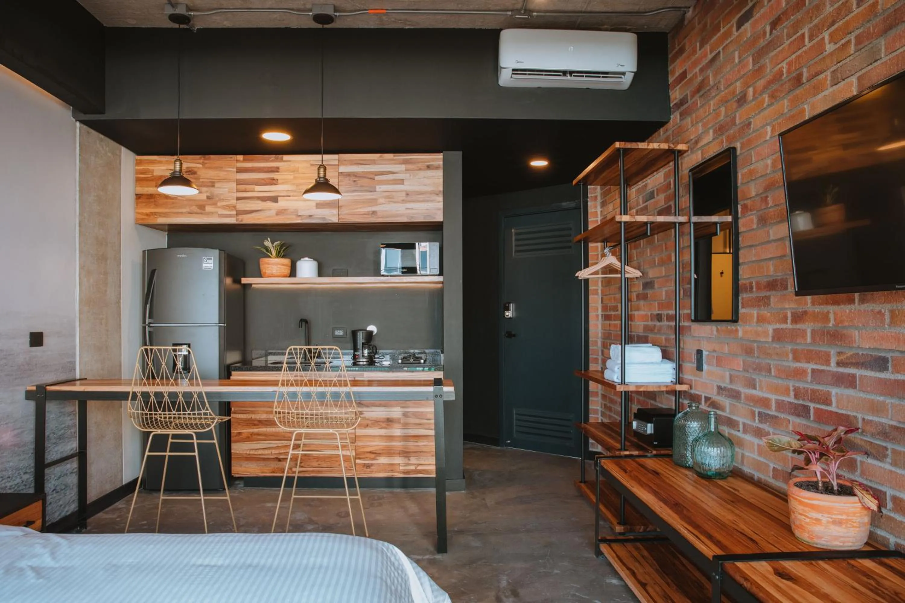 Kitchen or kitchenette, Bed in Hotel 3450 Living Lofts