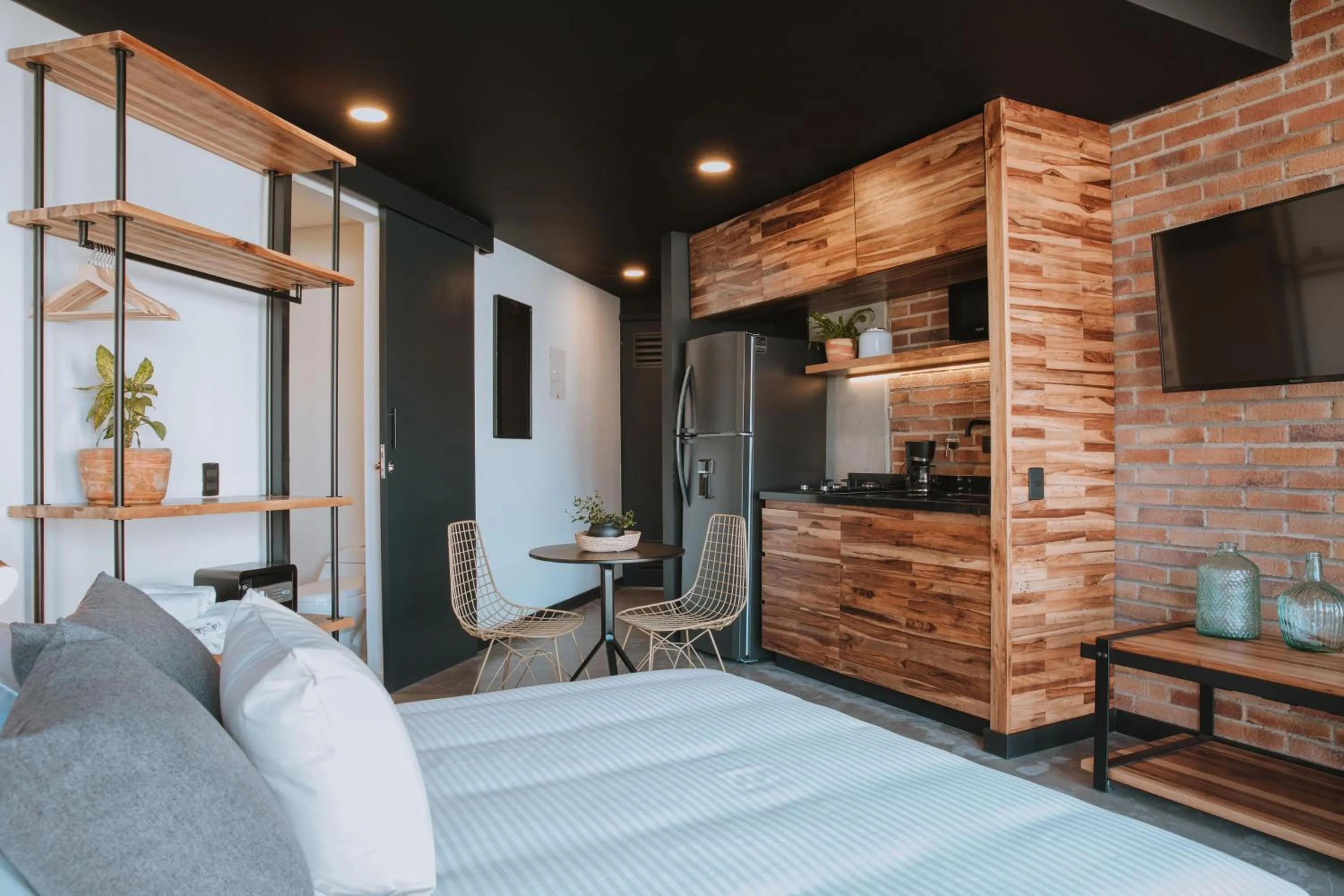 Kitchen or kitchenette, Bed in Hotel 3450 Living Lofts
