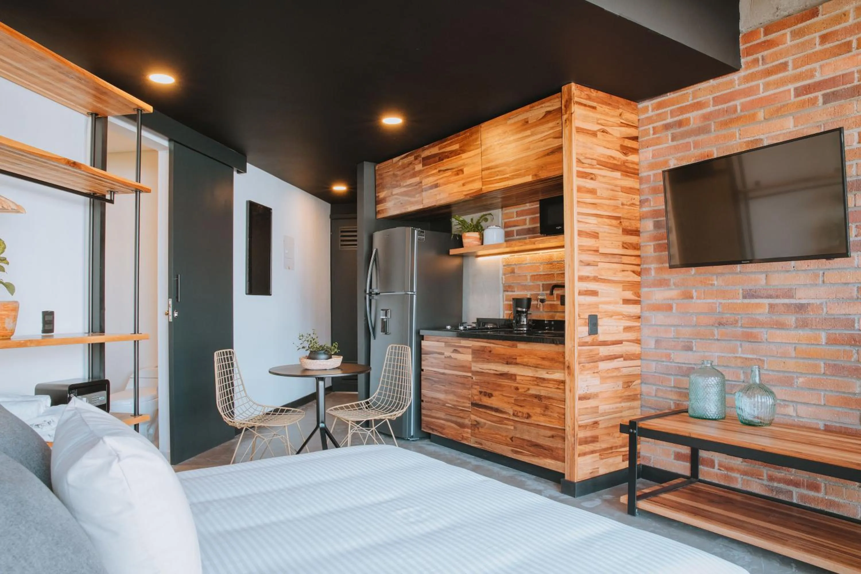 Kitchen or kitchenette, Bed in Hotel 3450 Living Lofts