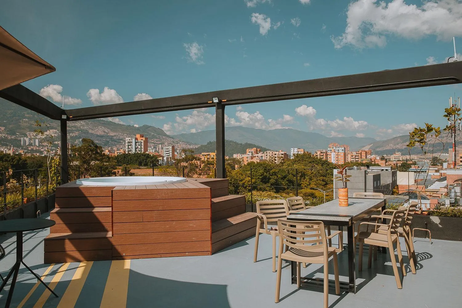 Hot Tub in Hotel 3450 Living Lofts