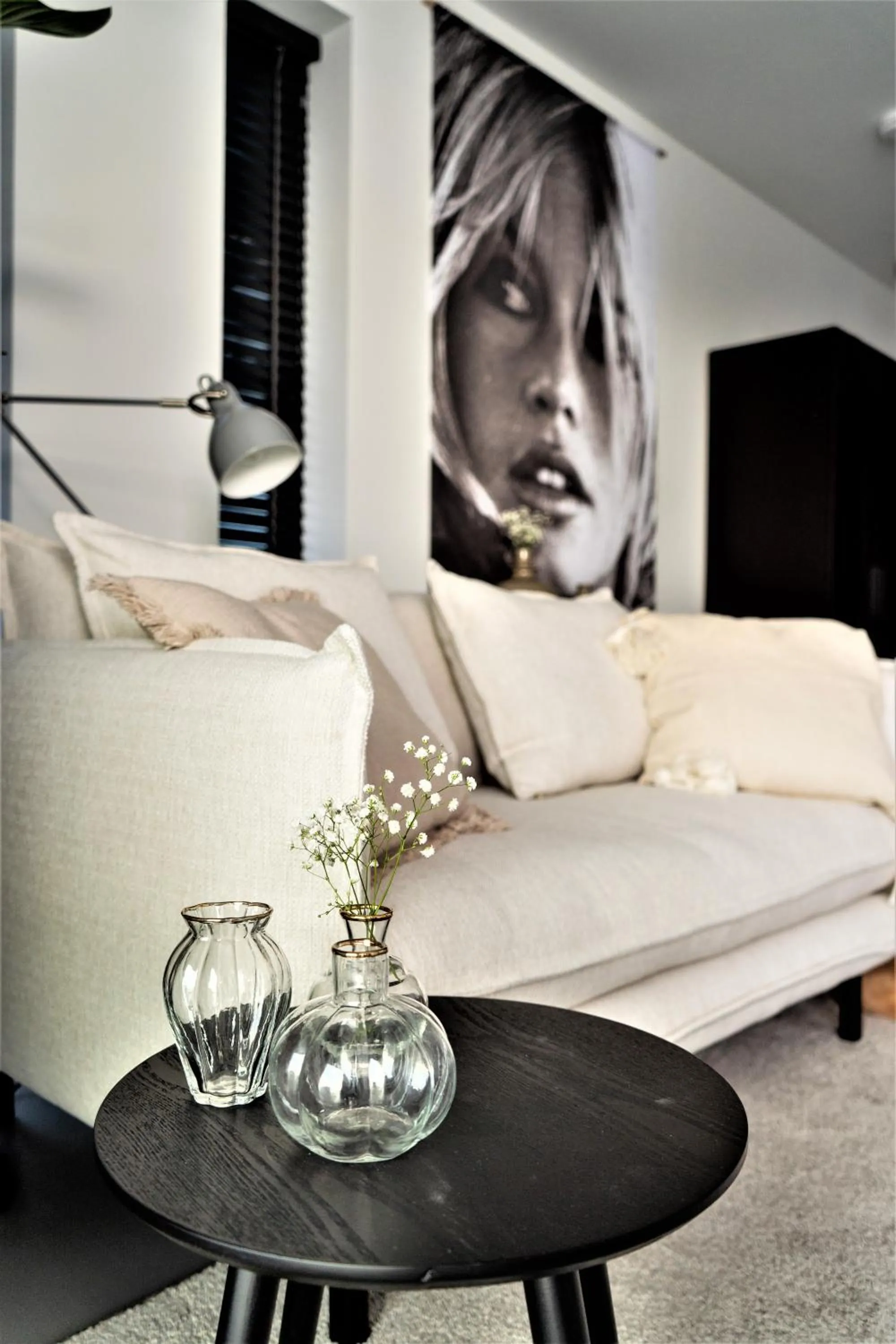 Seating area in B&B Ganzendiep aan het water