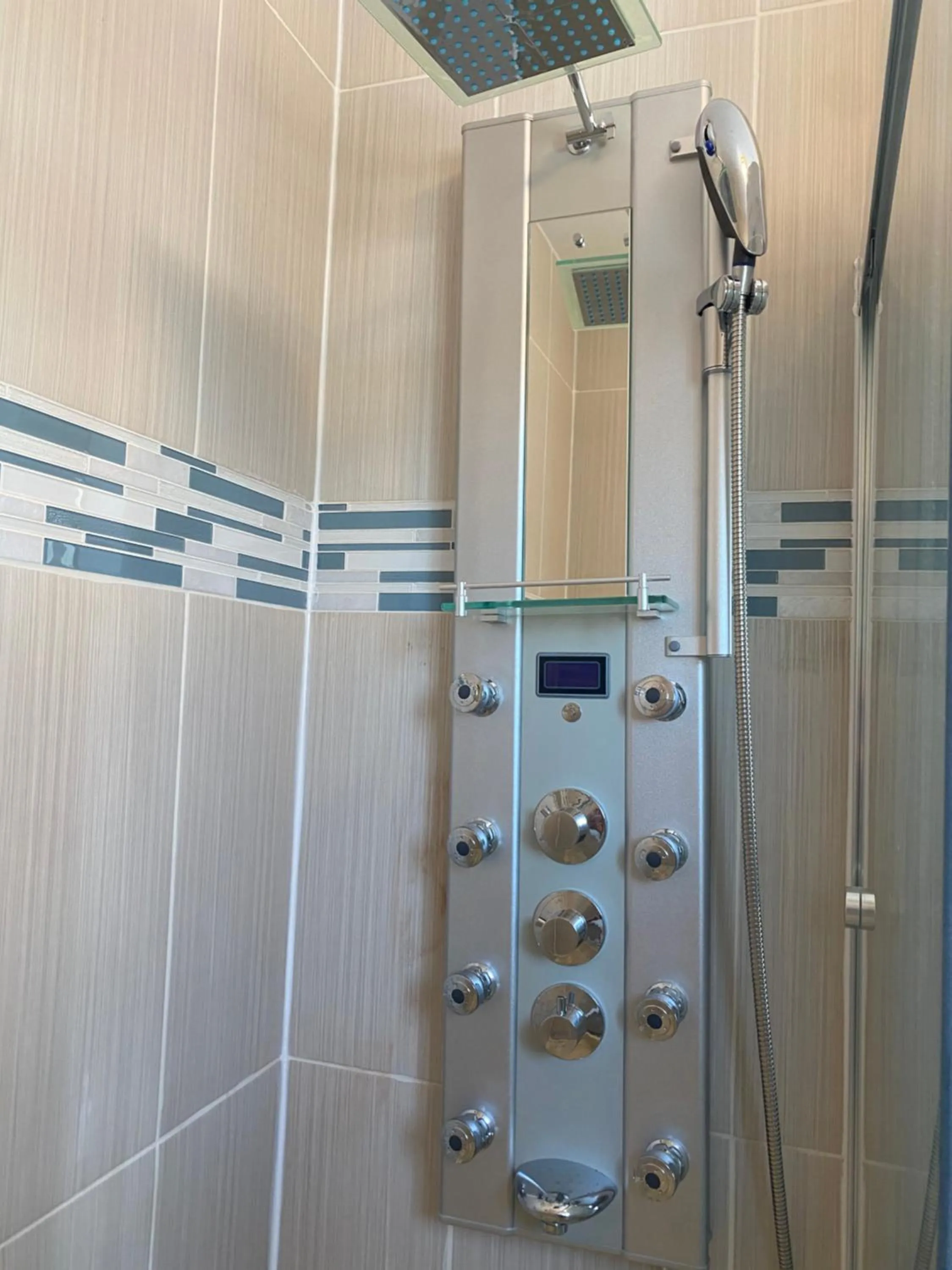 Shower in Coastal Sands Inn