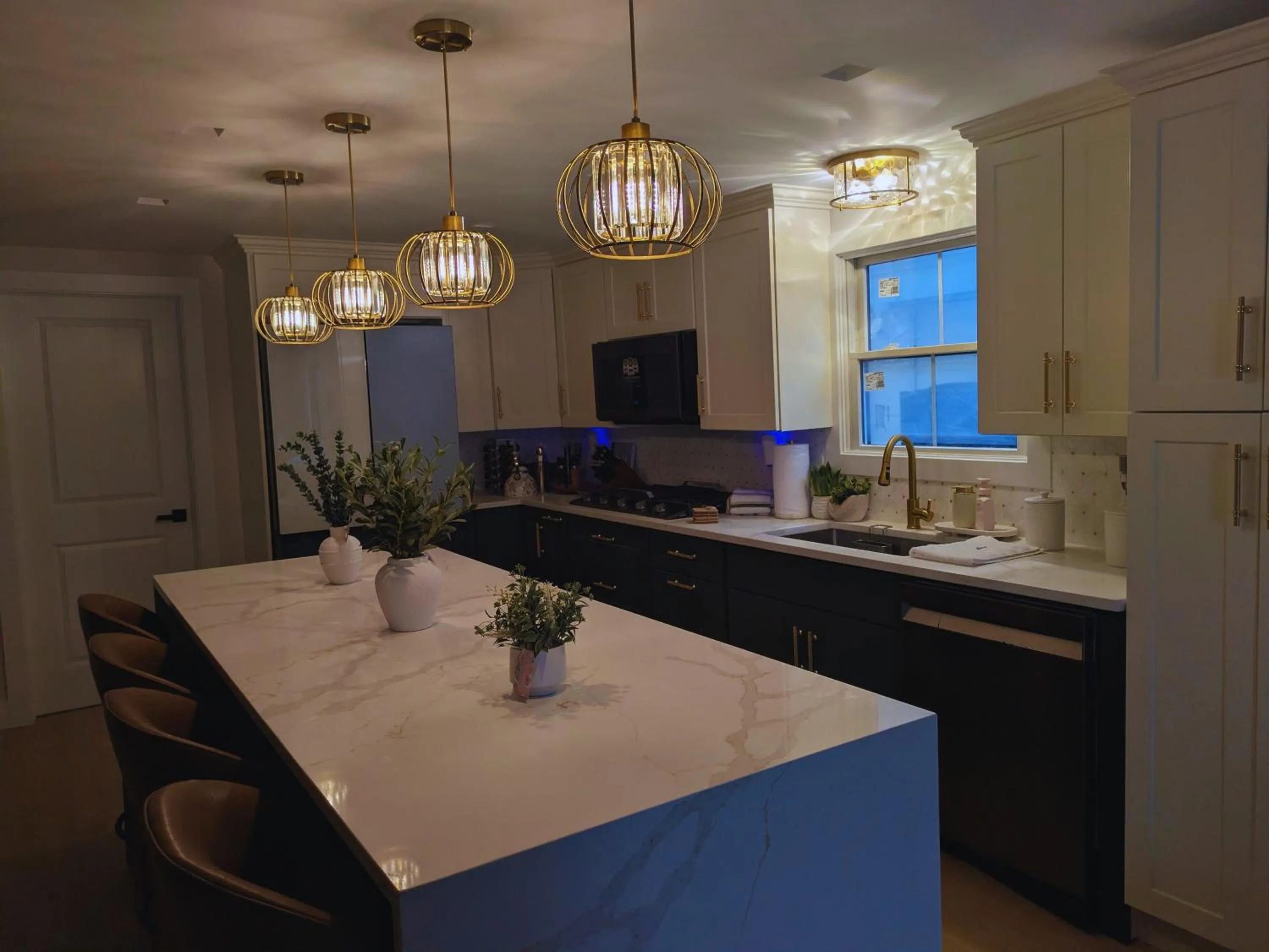 Kitchen or kitchenette in Coastal Sands Inn