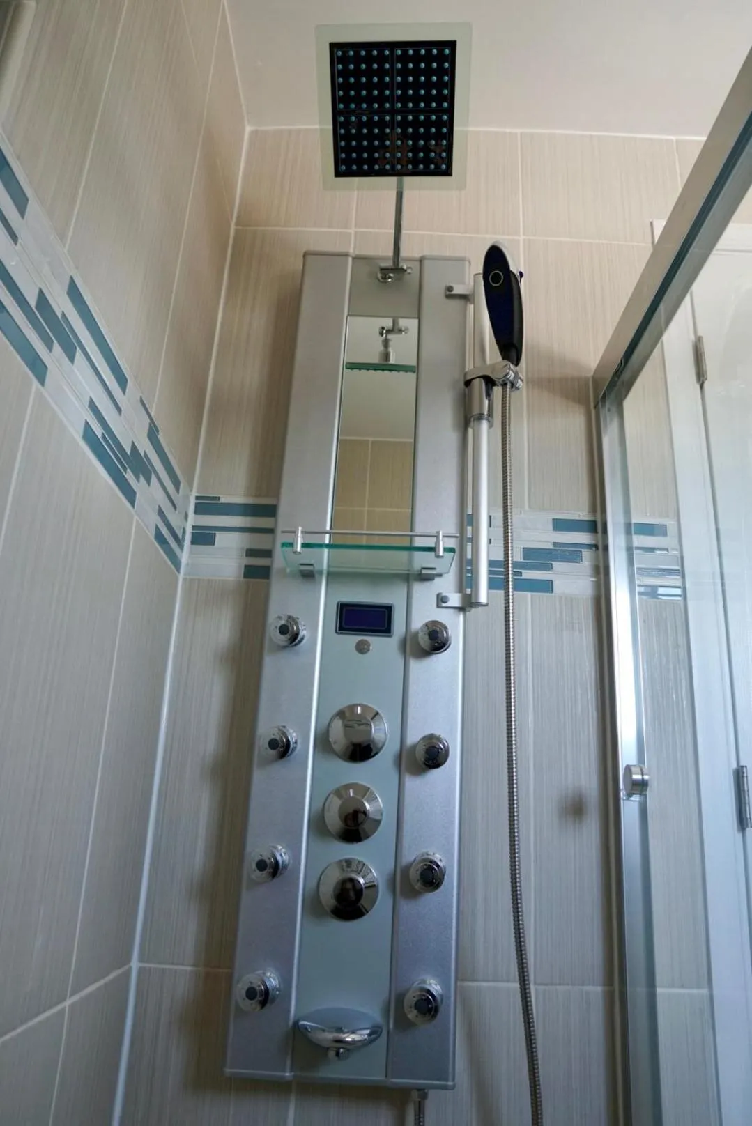 Shower in Coastal Sands Inn