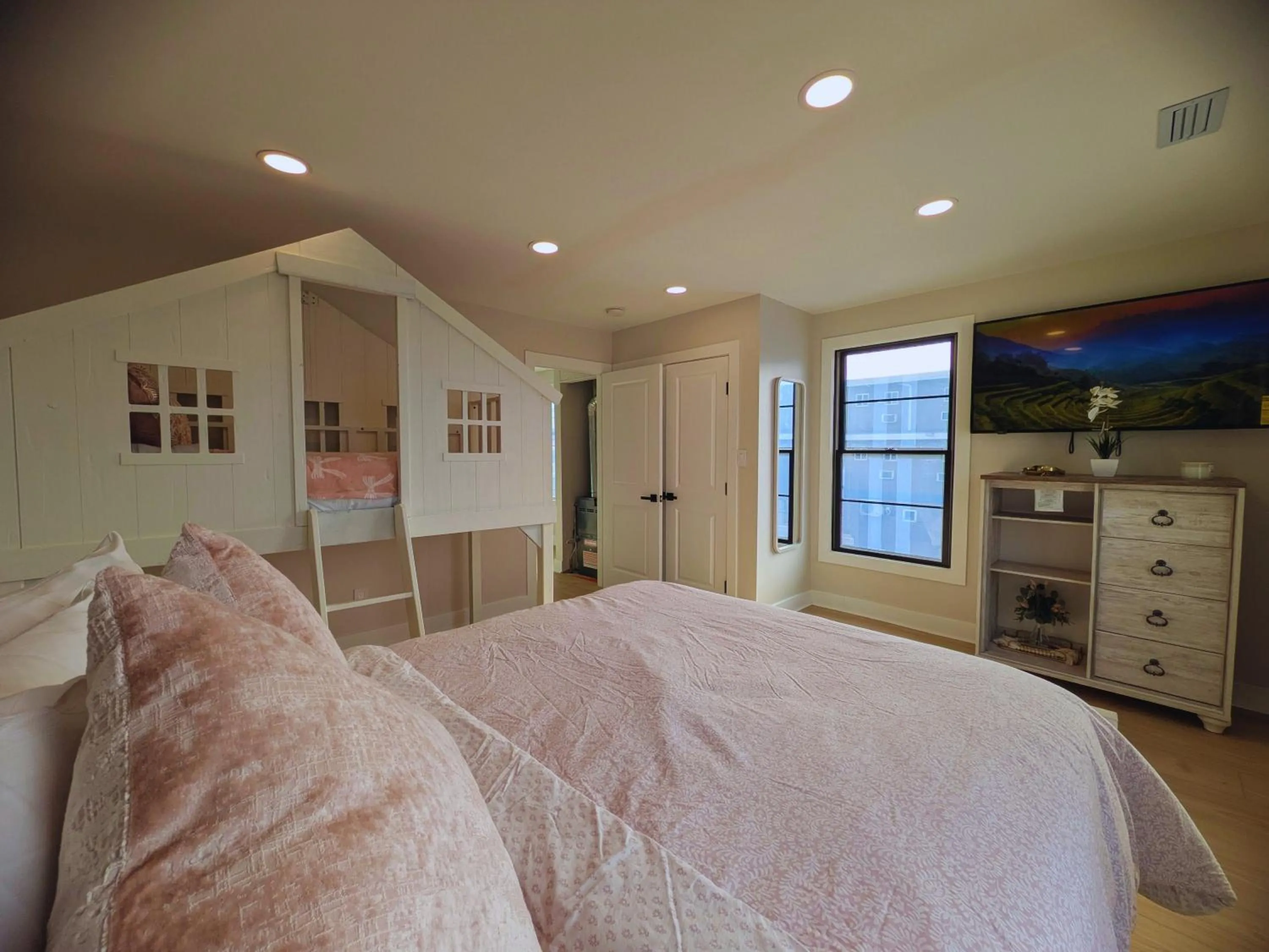 Bed in Coastal Sands Inn