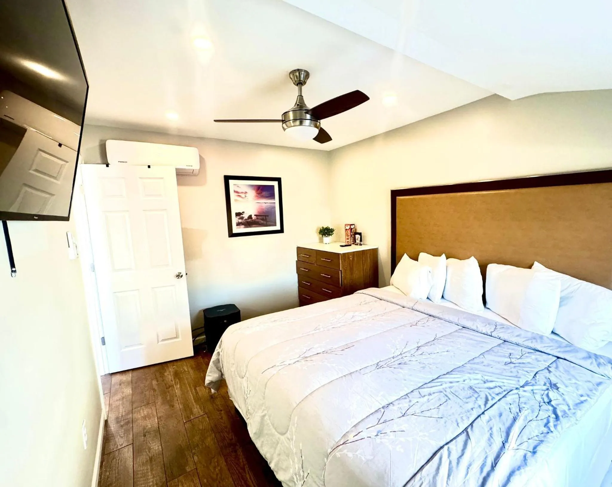 Bed in Coastal Sands Inn