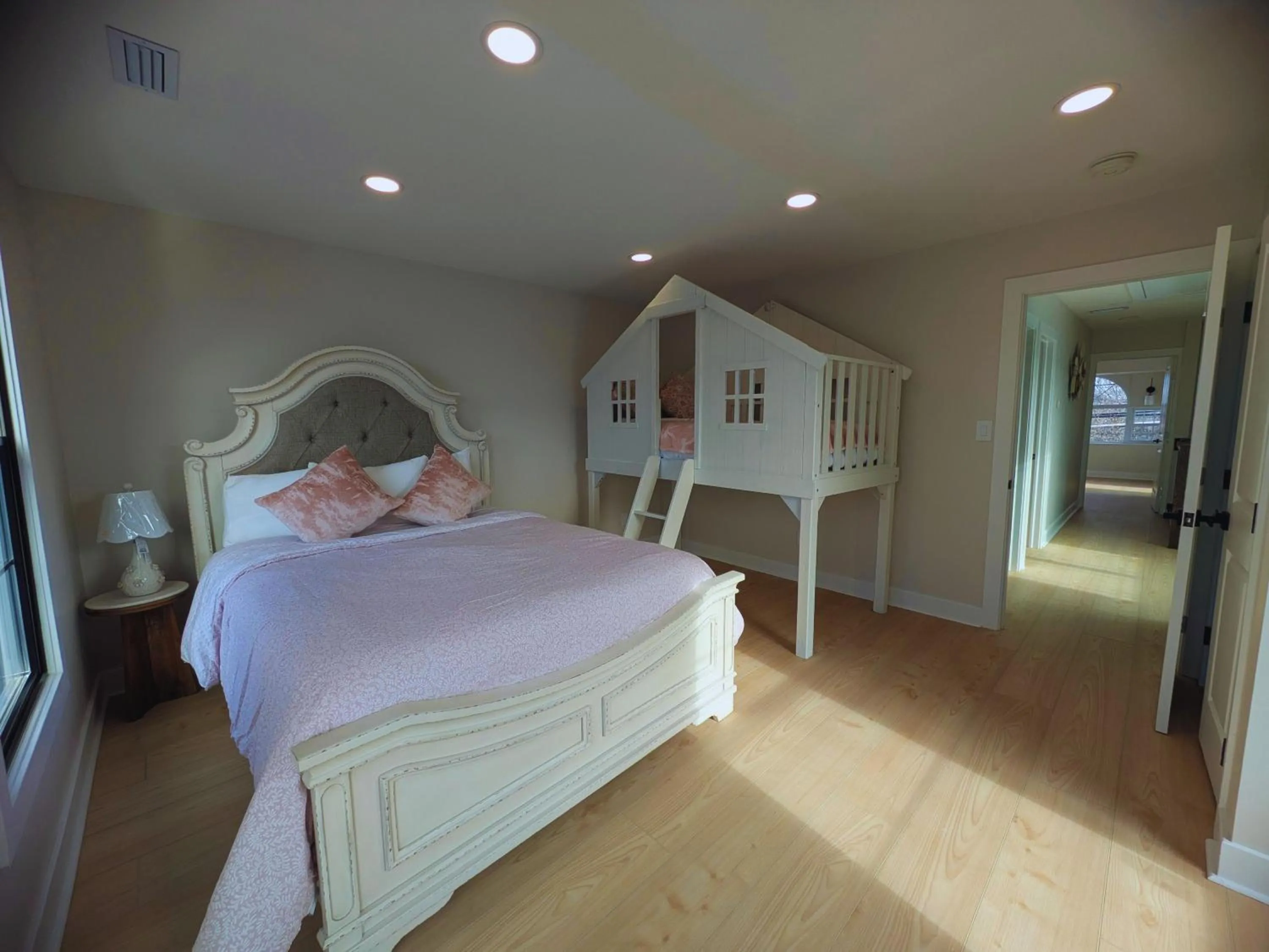 Bed in Coastal Sands Inn