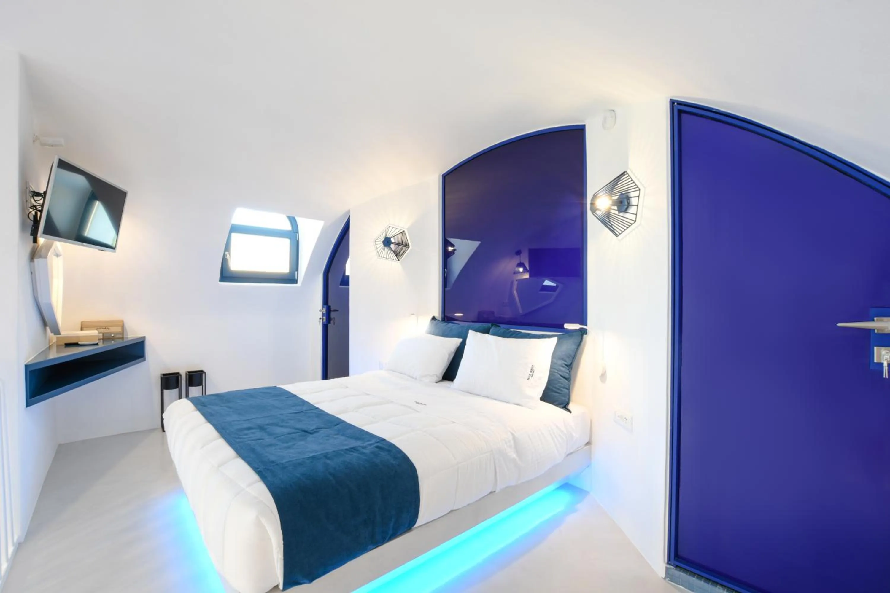 Photo of the whole room, Bed in Blue White Residence