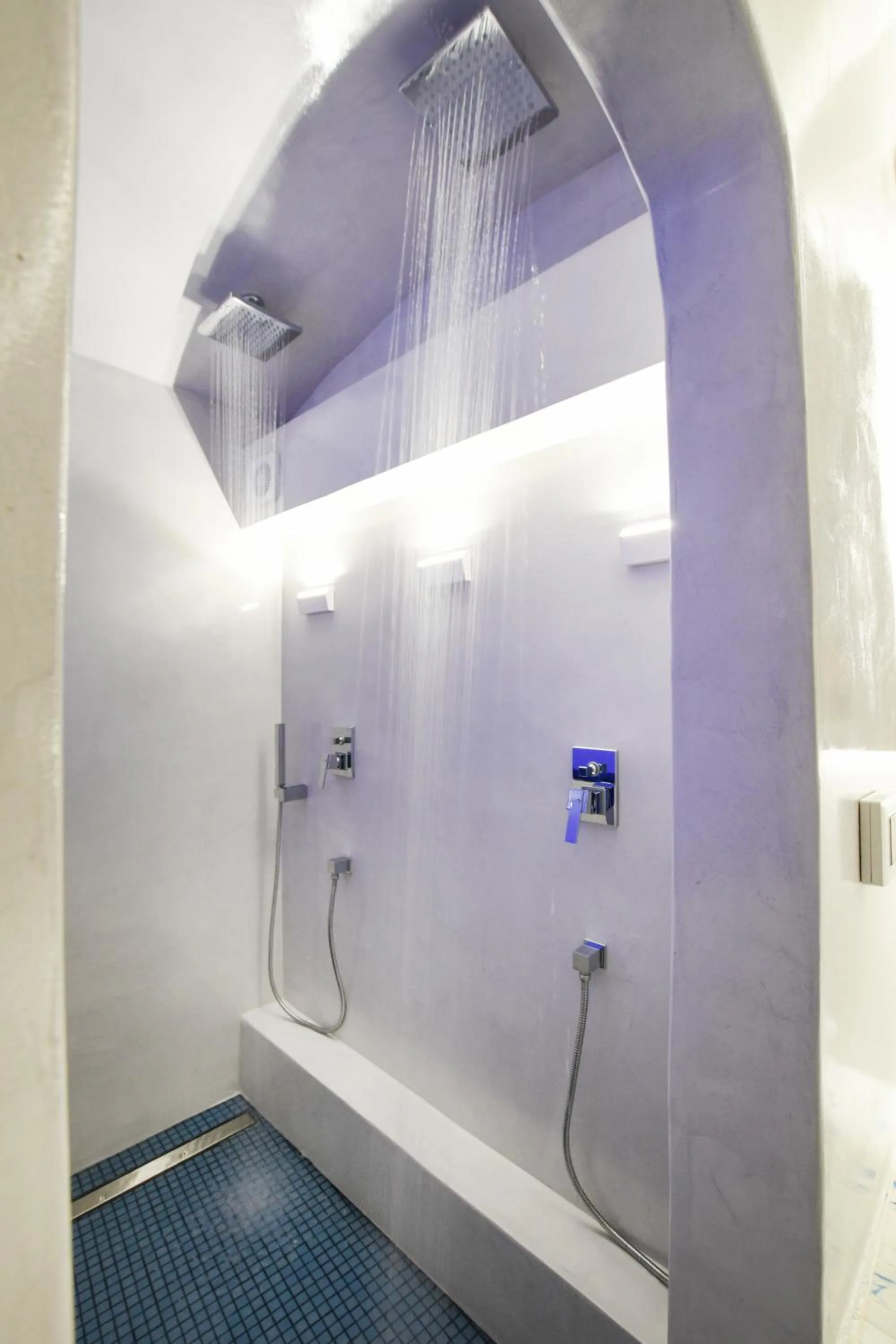 Shower in Blue White Residence