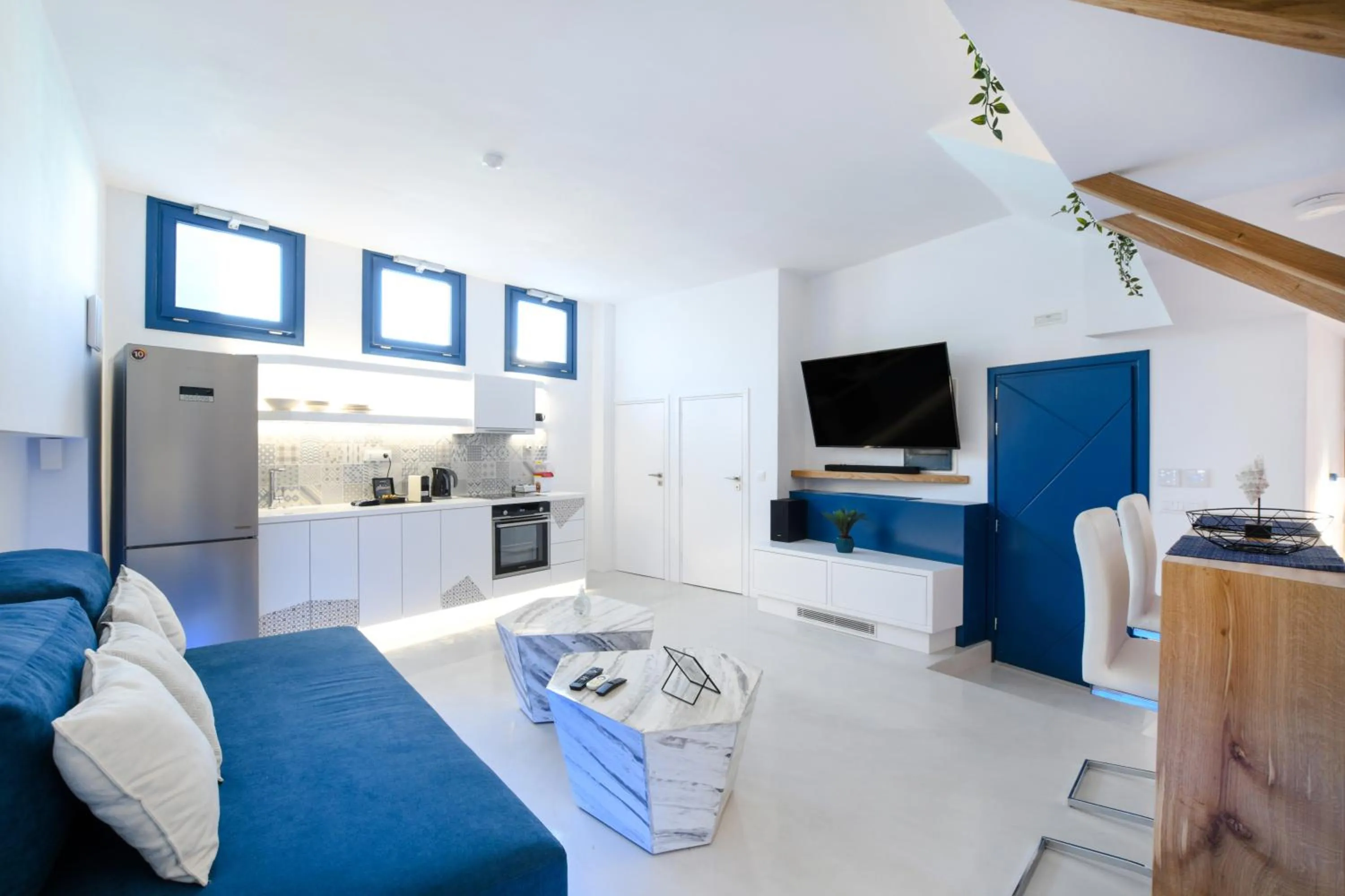 Communal lounge/ TV room, Bed in Blue White Residence