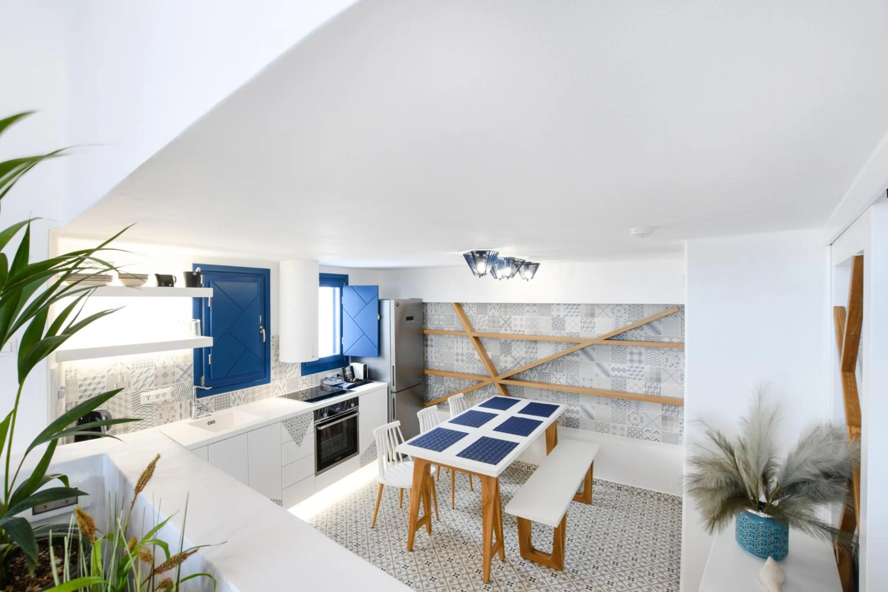 Dining area in Blue White Residence